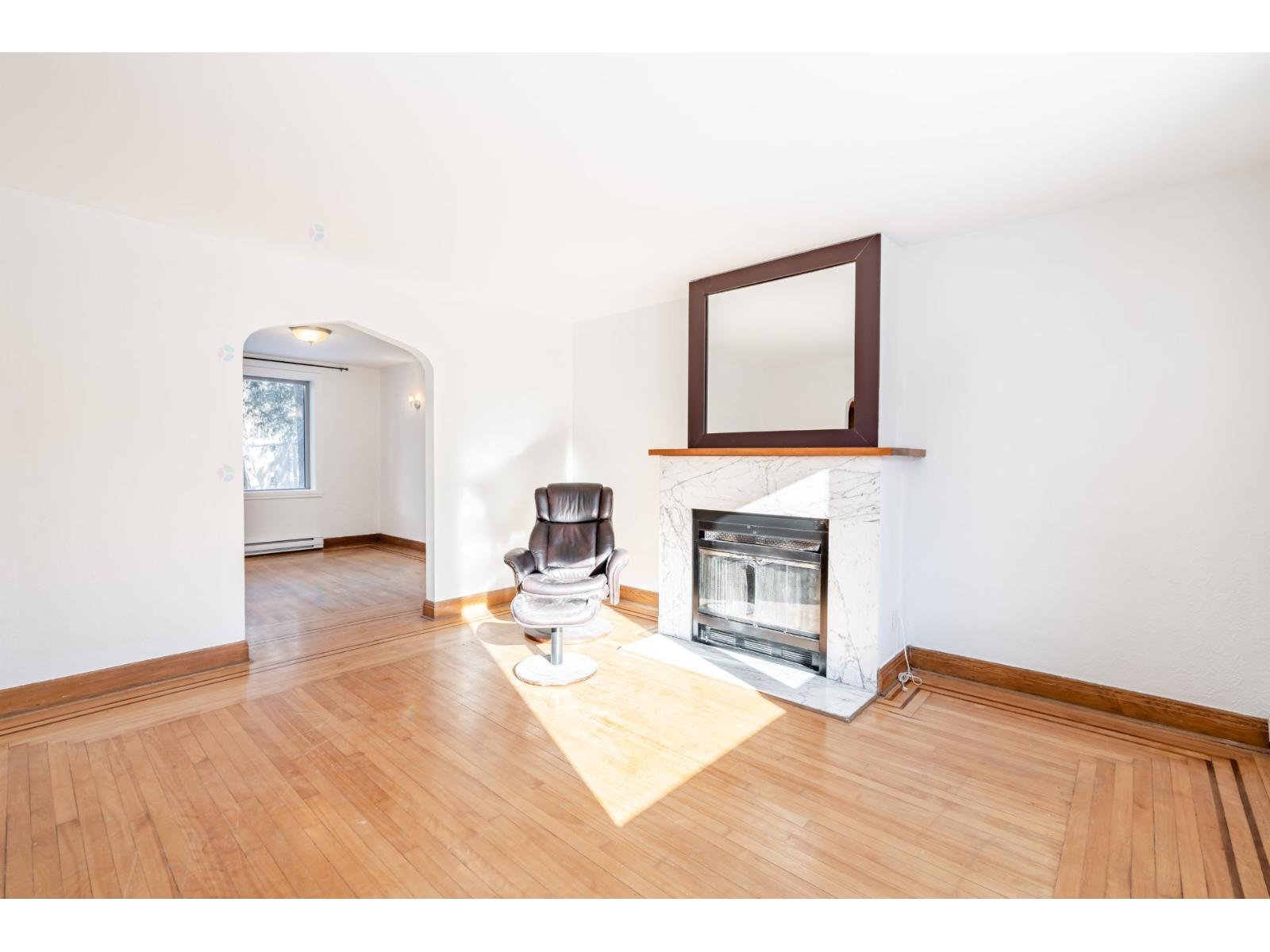 4631 Av. Coolbrook Property Photo 5