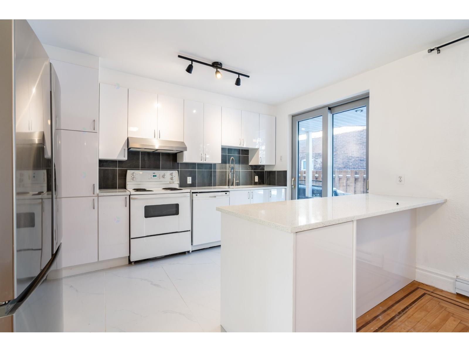 4631 Av. Coolbrook Property Photo 12
