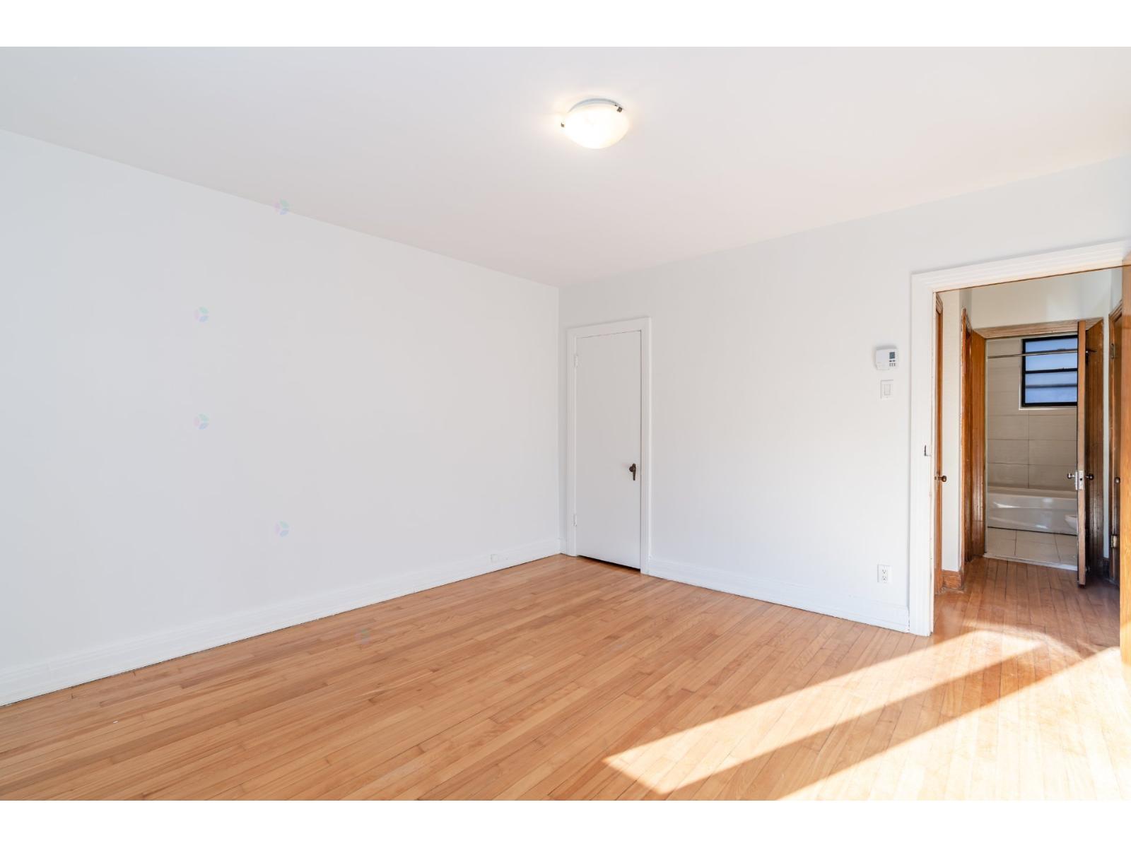 4631 Av. Coolbrook Property Photo 17