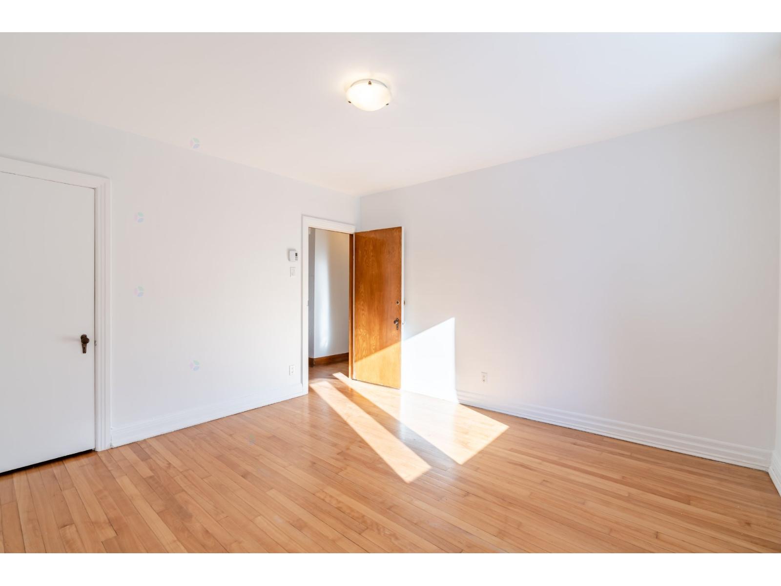 4631 Av. Coolbrook Property Photo 18