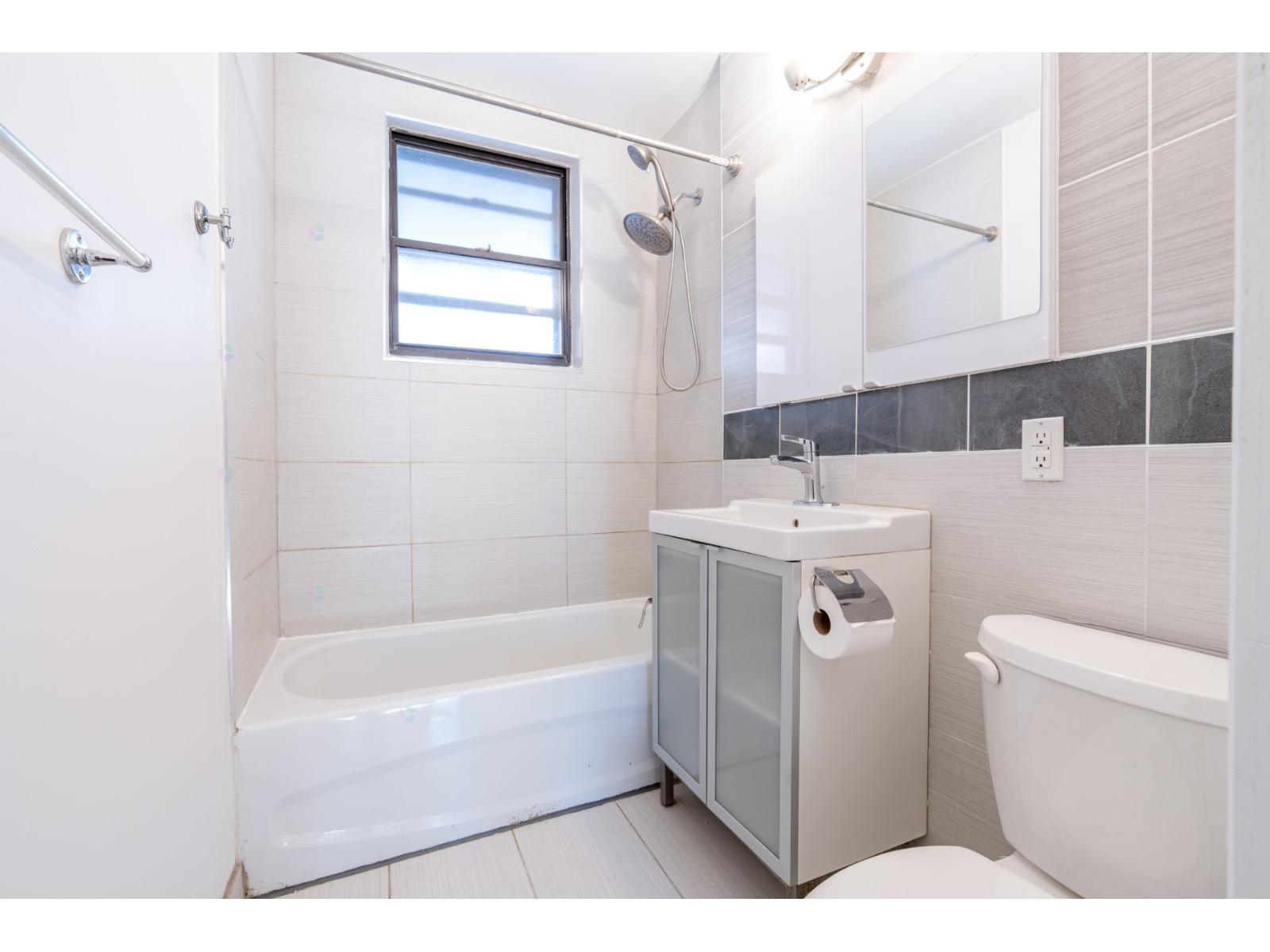 4631 Av. Coolbrook Property Photo 21