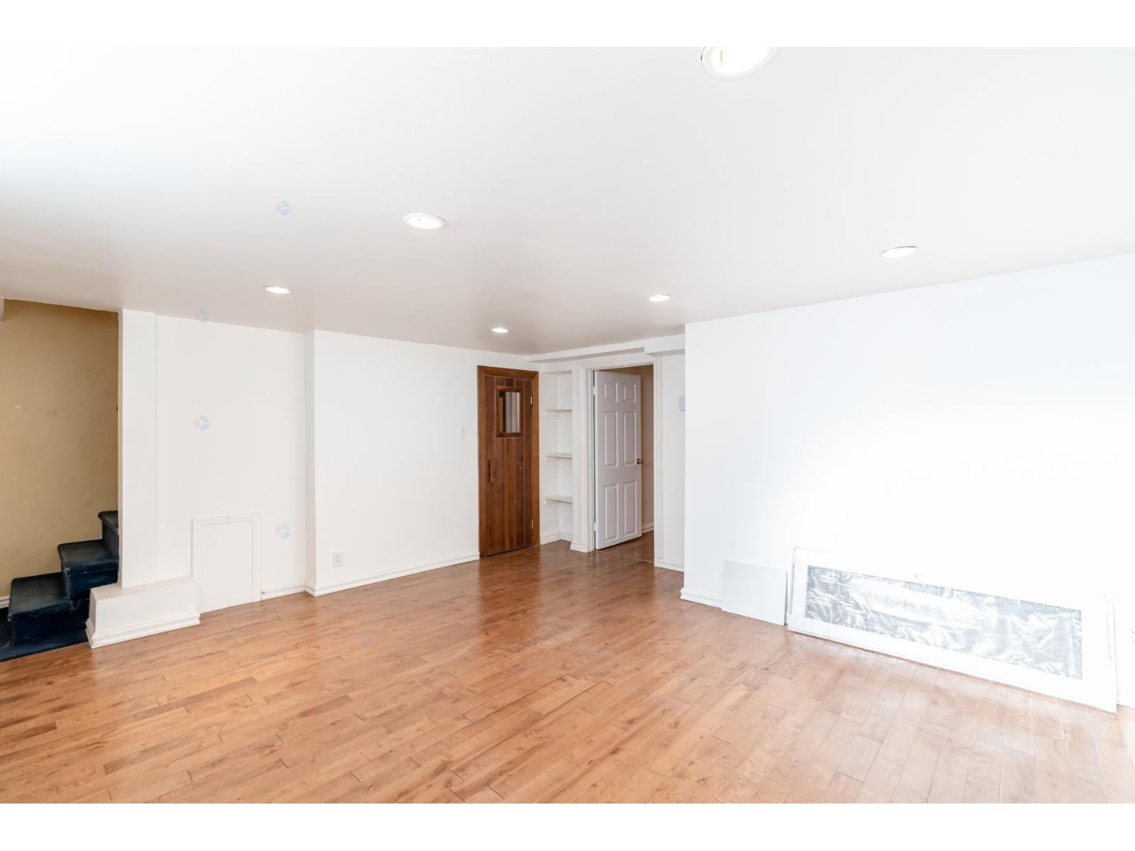 4631 Av. Coolbrook Property Photo 23