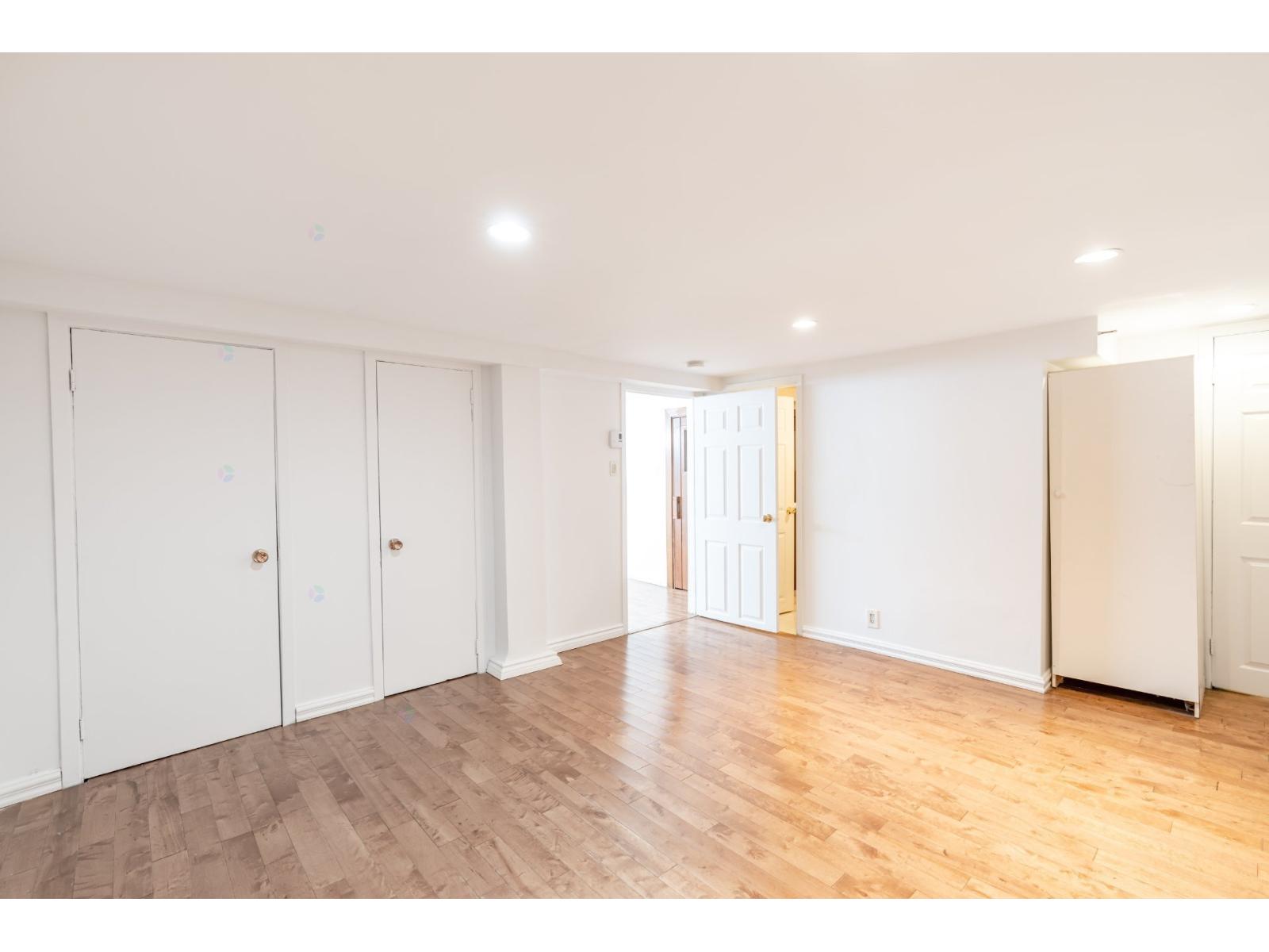 4631 Av. Coolbrook Property Photo 25