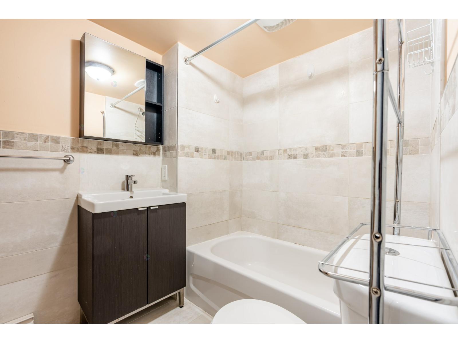4631 Av. Coolbrook Property Photo 26