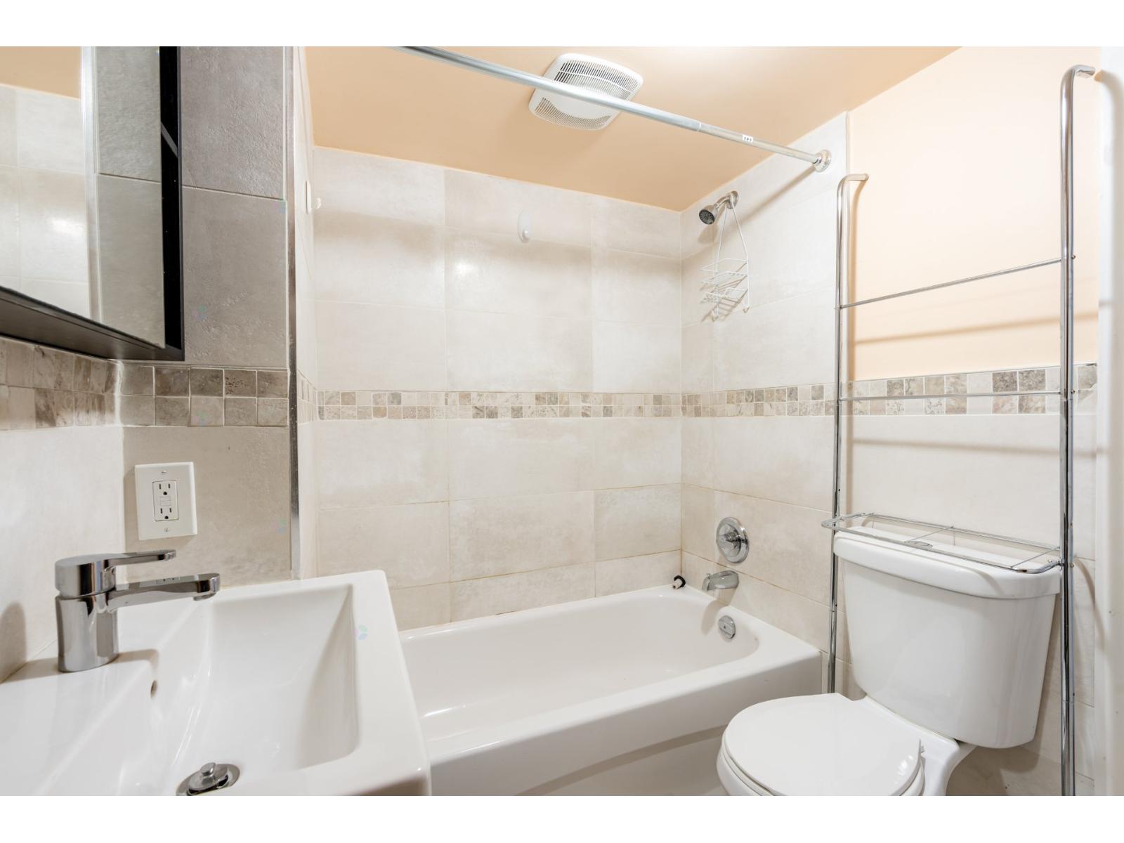 4631 Av. Coolbrook Property Photo 27