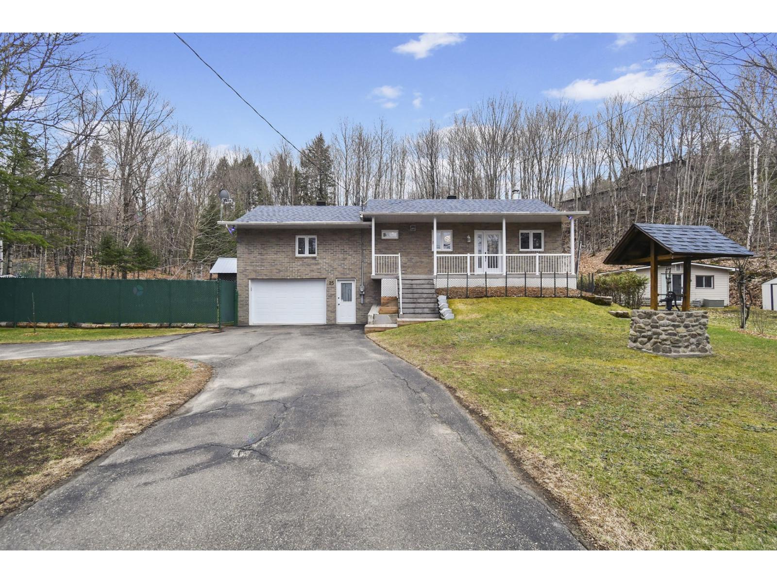 25 Ch. Du Lac-hénault S. Property Photo 1