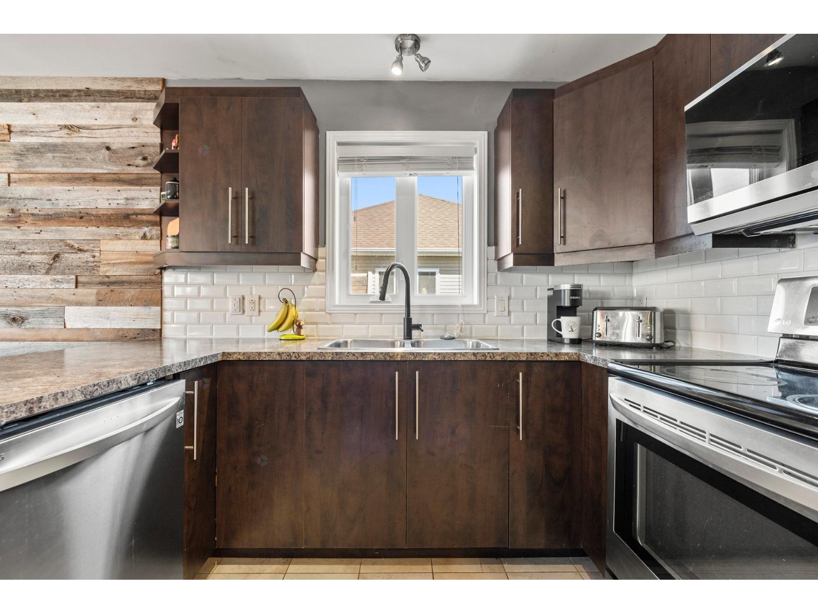 86 Av. Chamberry Property Photo 7