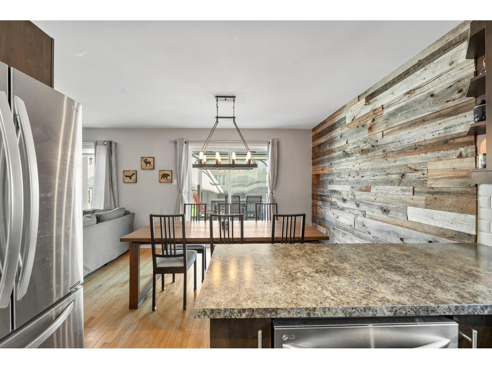 86 Av. Chamberry Property Photo 8