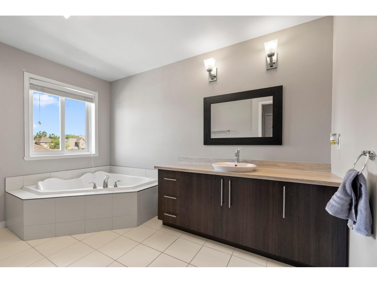 86 Av. Chamberry Property Photo 15