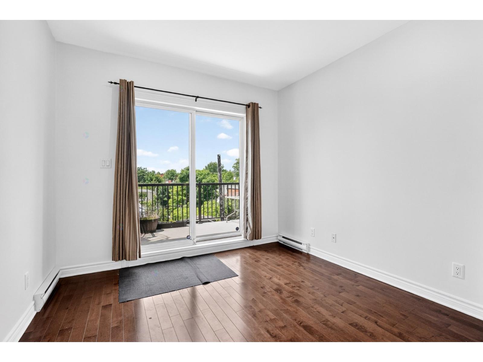 551-302 Rue Chabanel E. Property Photo 12