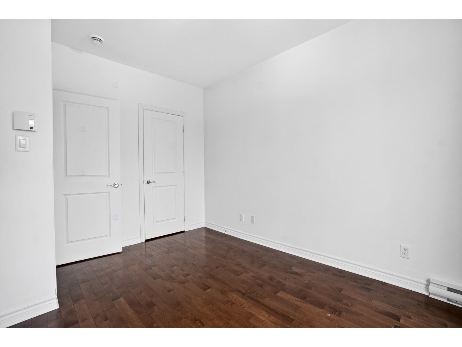 551-302 Rue Chabanel E. Property Photo 13