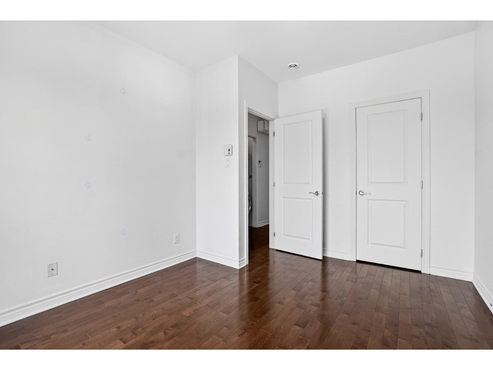 551-302 Rue Chabanel E. Property Photo 14