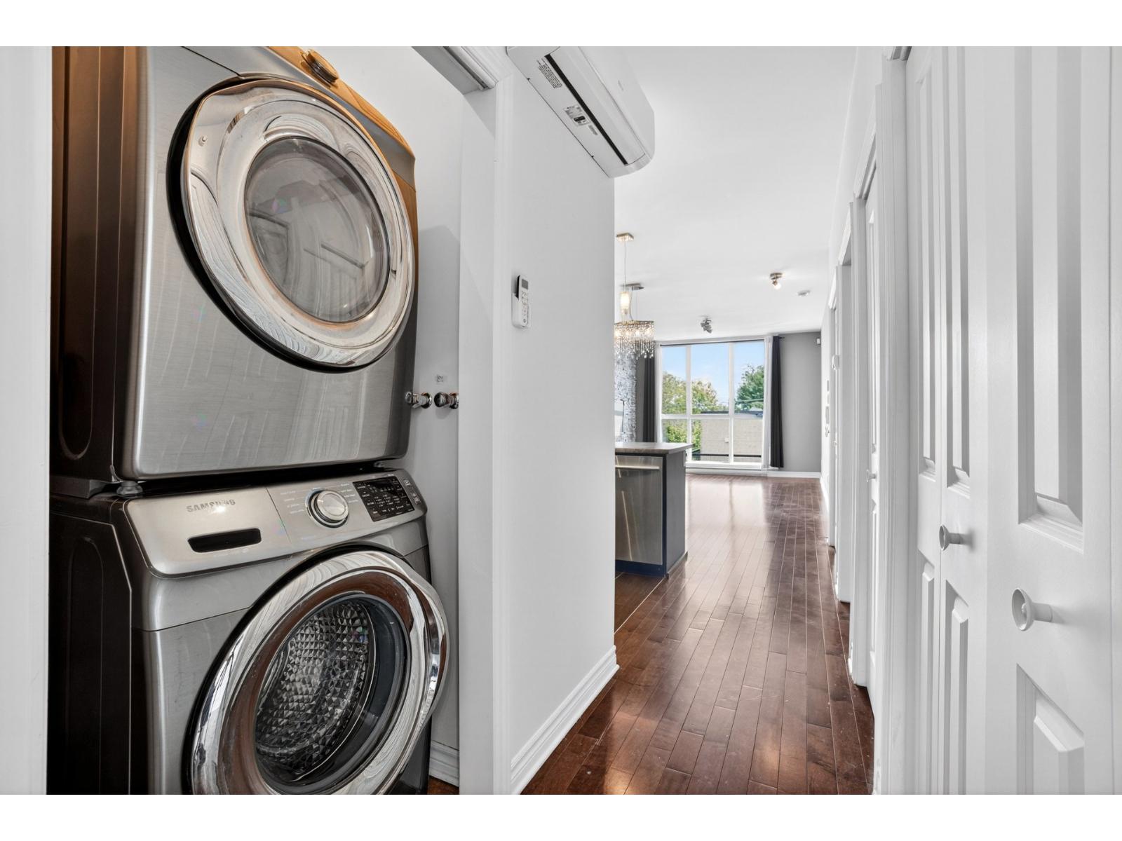 551-302 Rue Chabanel E. Property Photo 20