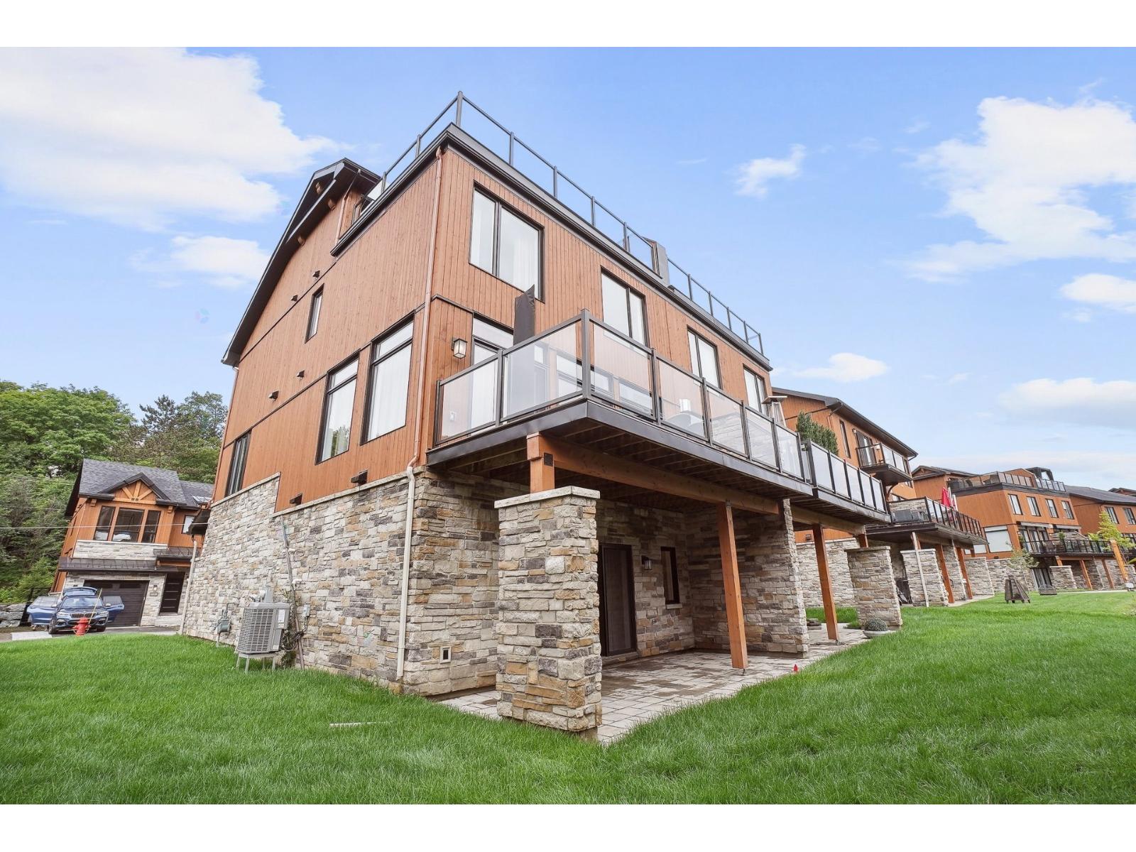 1035 Allée Du Géant Property Photo 32