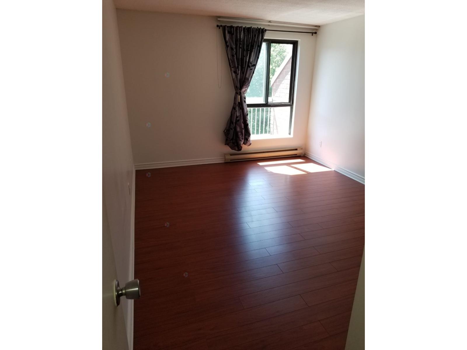 90 Crois. Elgin, #306 Property Photo 3