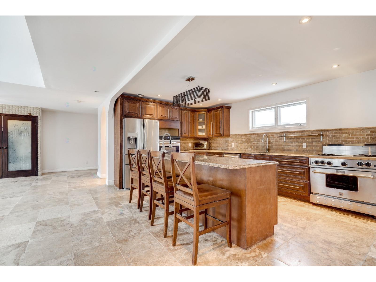5505 Av. Plamondon Property Photo 4