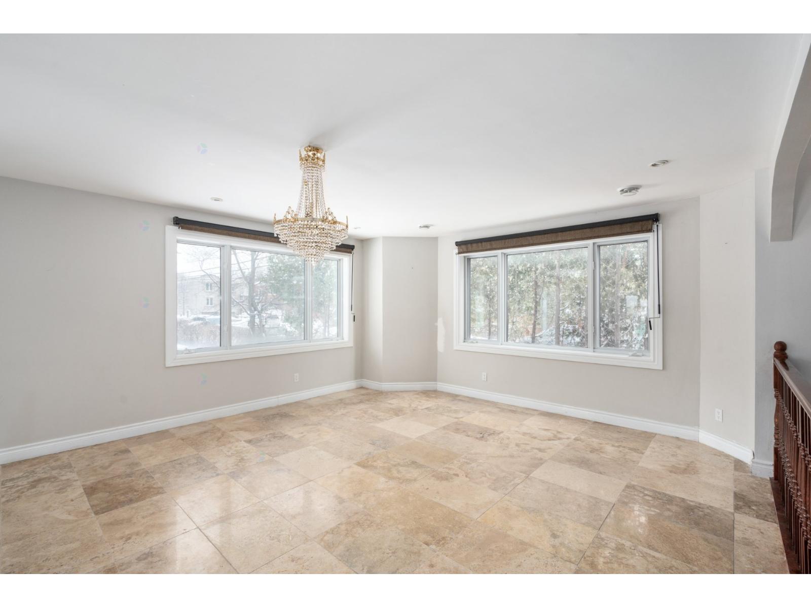 5505 Av. Plamondon Property Photo 8