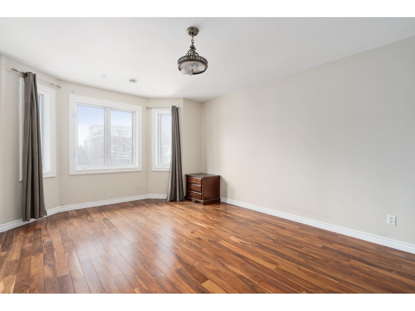 5505 Av. Plamondon Property Photo 19