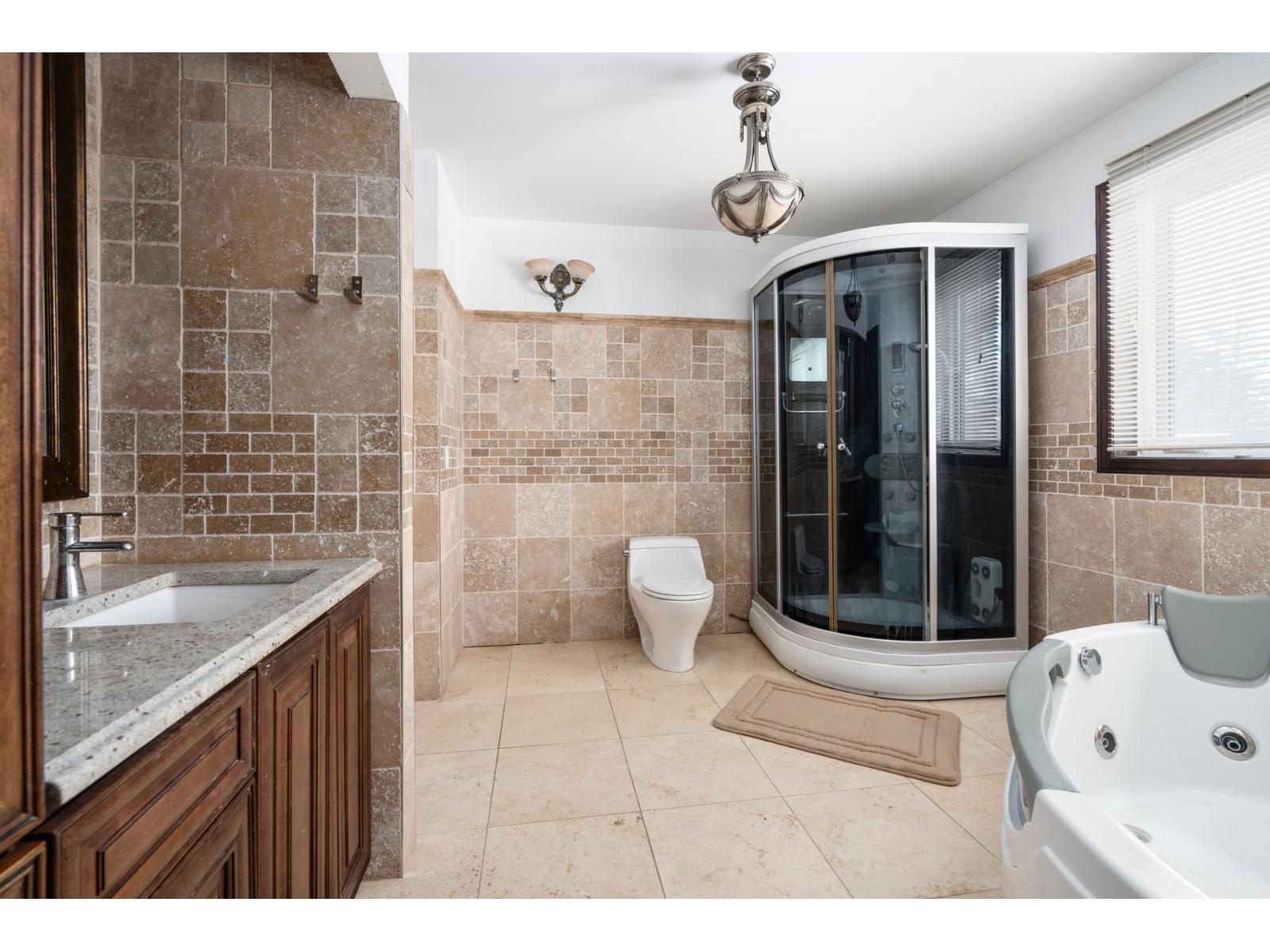 5505 Av. Plamondon Property Photo 23
