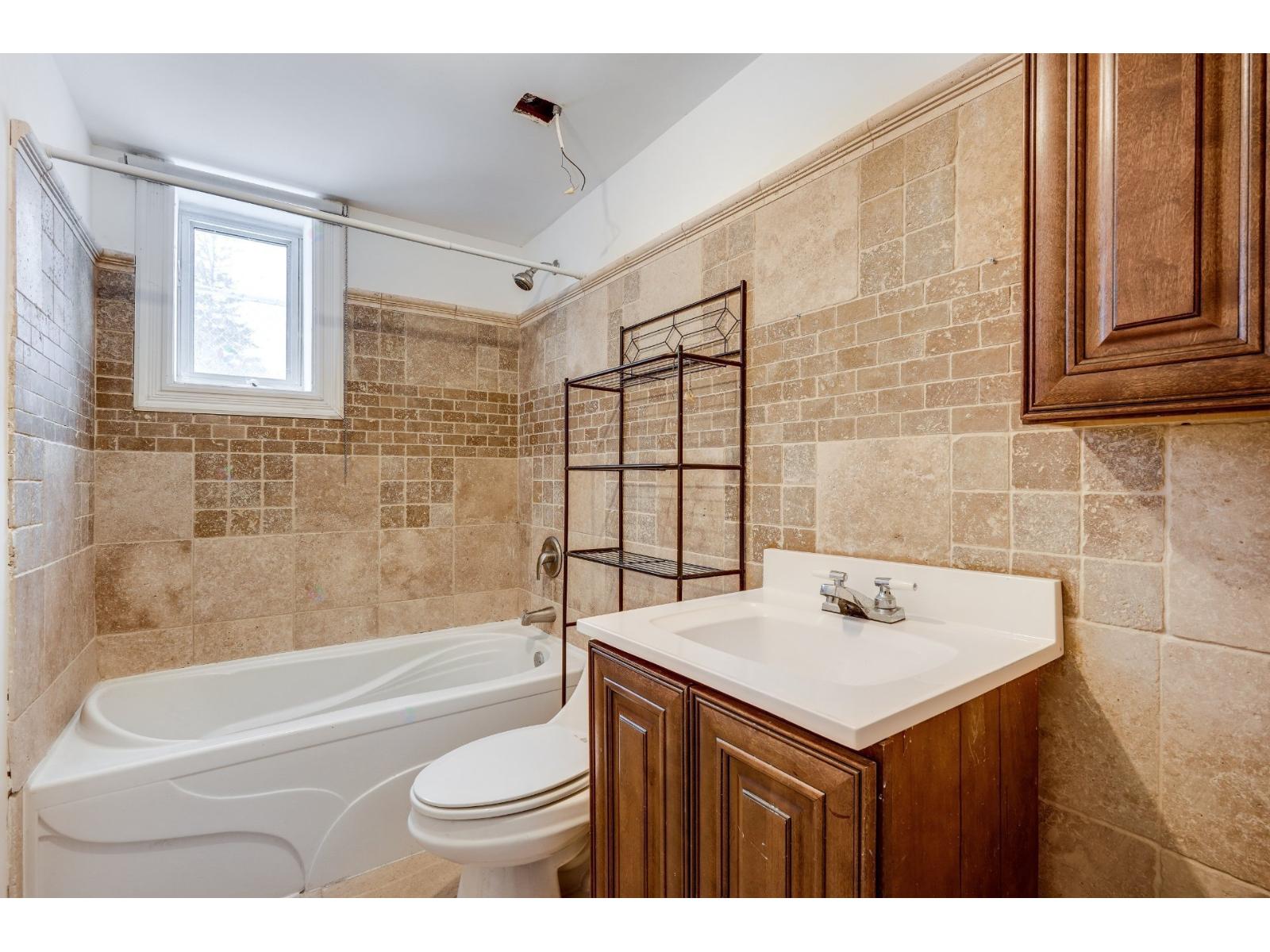 5505 Av. Plamondon Property Photo 31