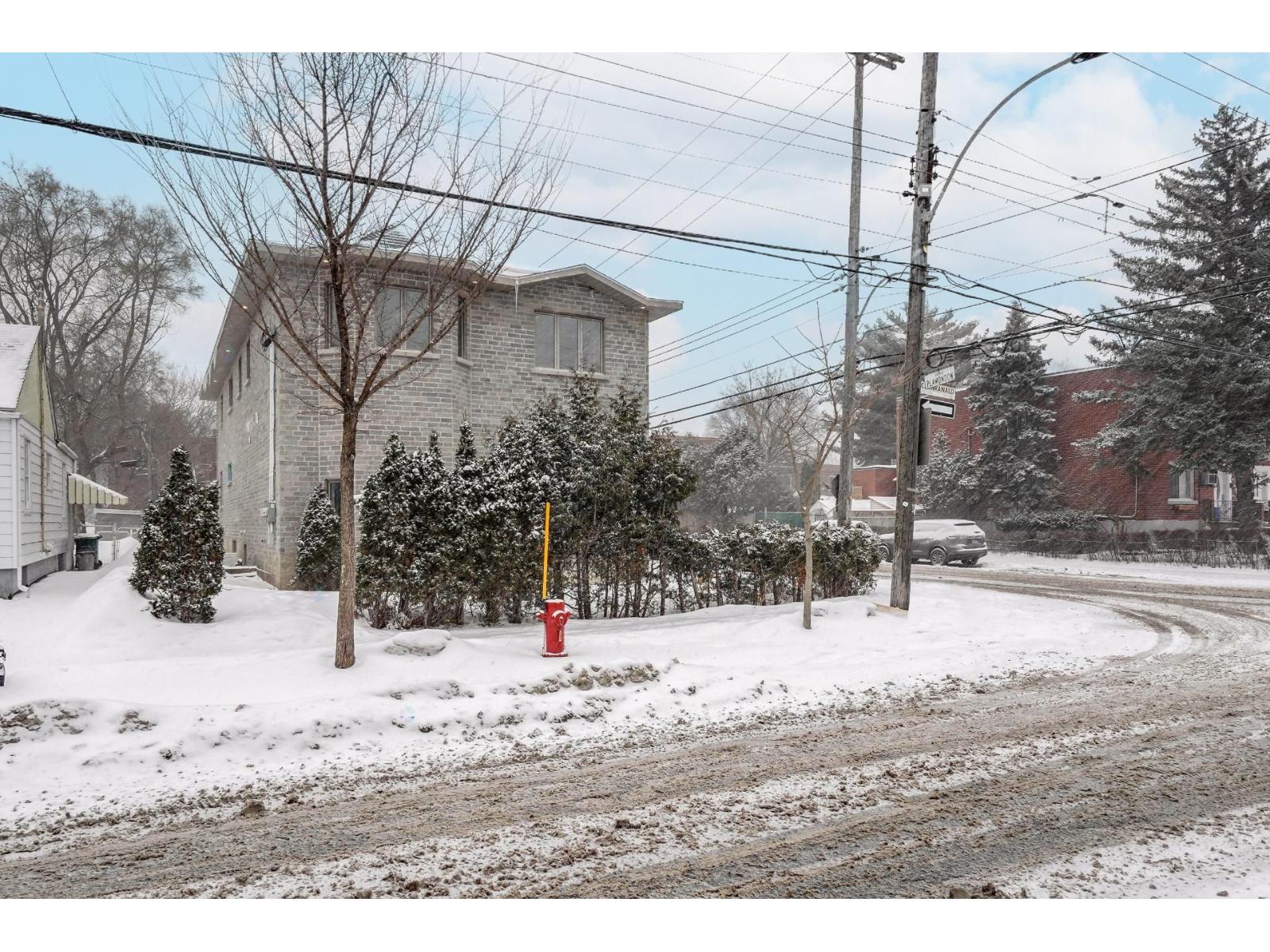 5505 Av. Plamondon Property Photo 36