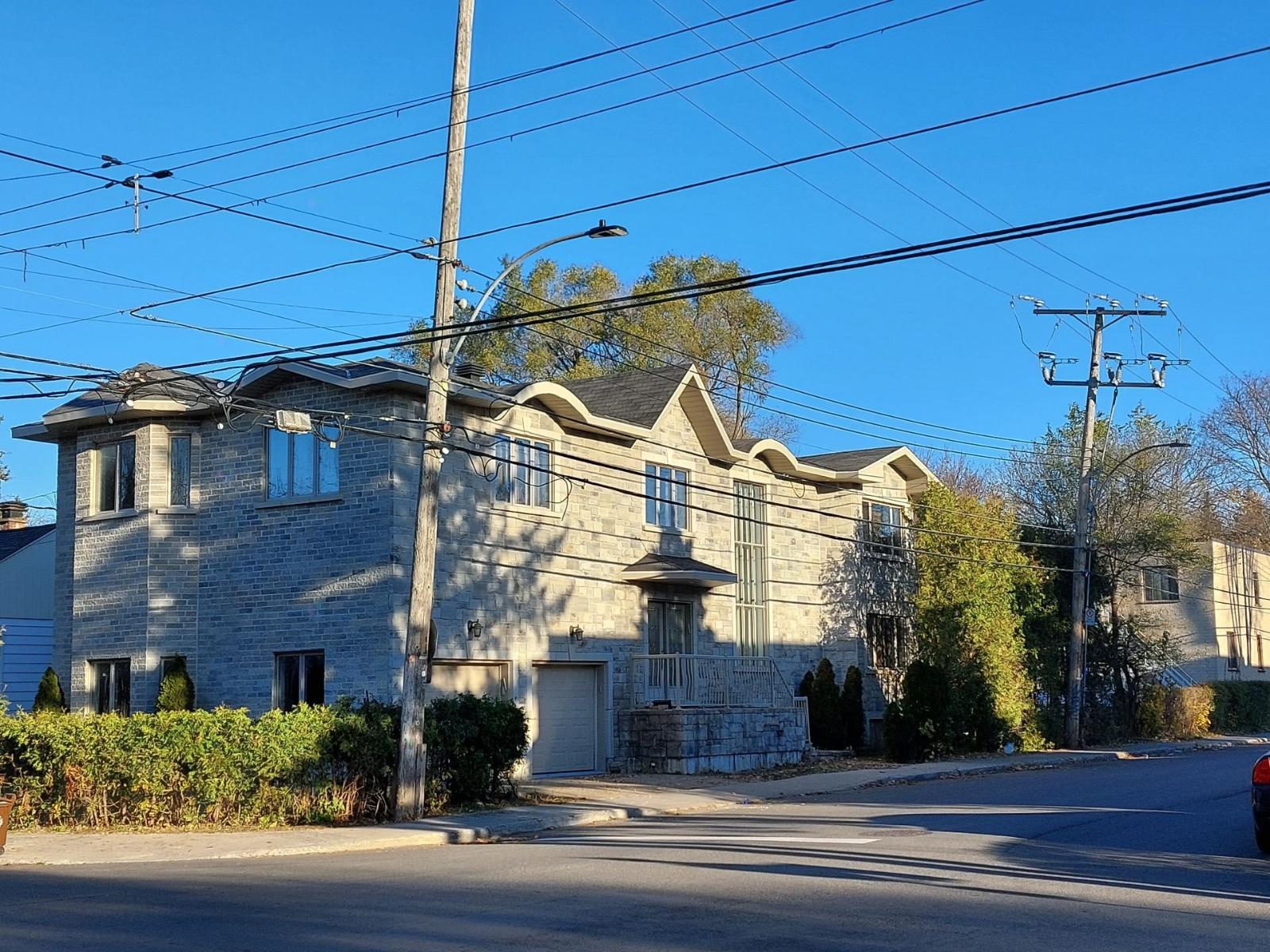 5505 Av. Plamondon Property Photo 39