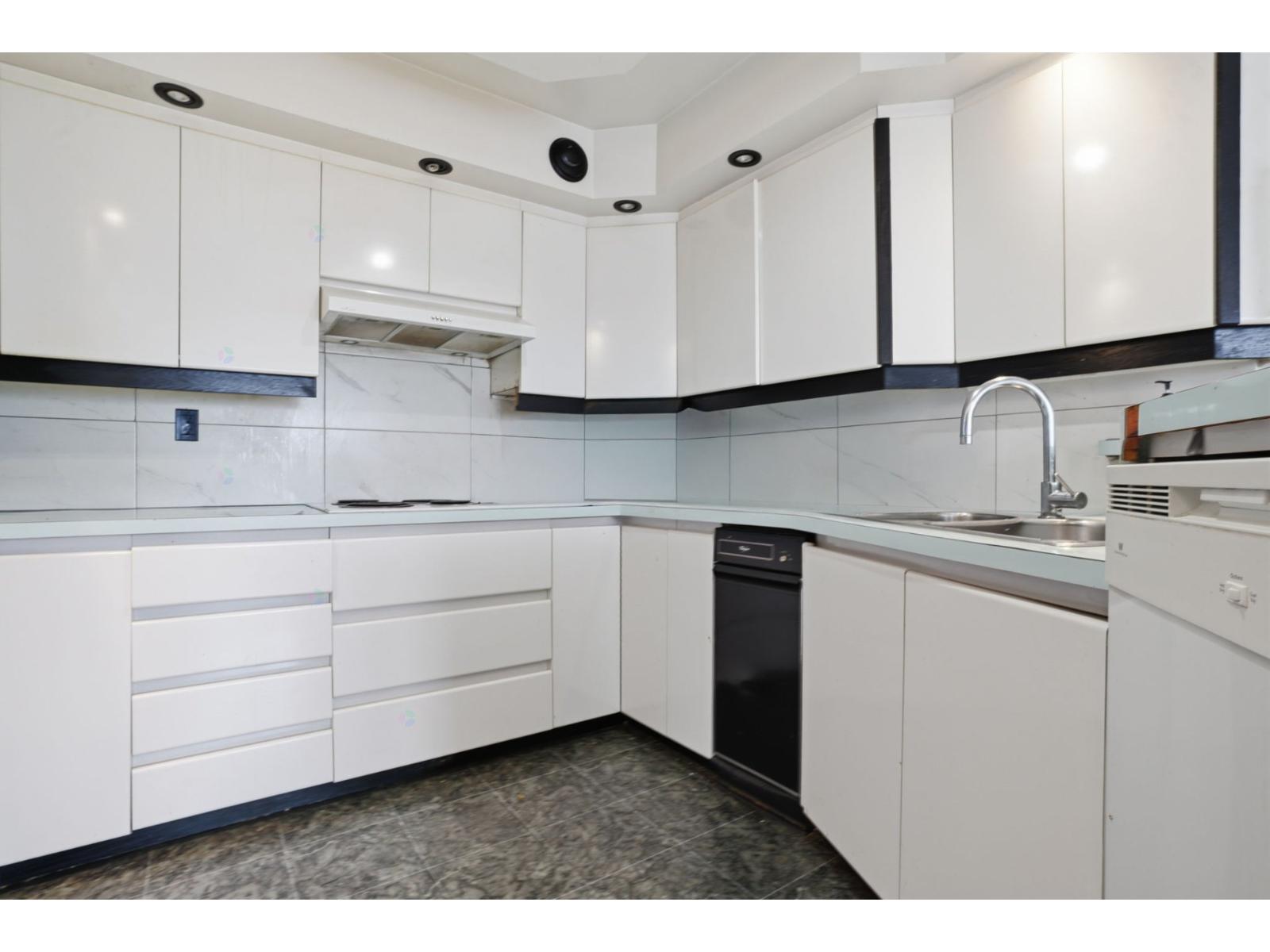 338 Rue St-andré Property Photo 12