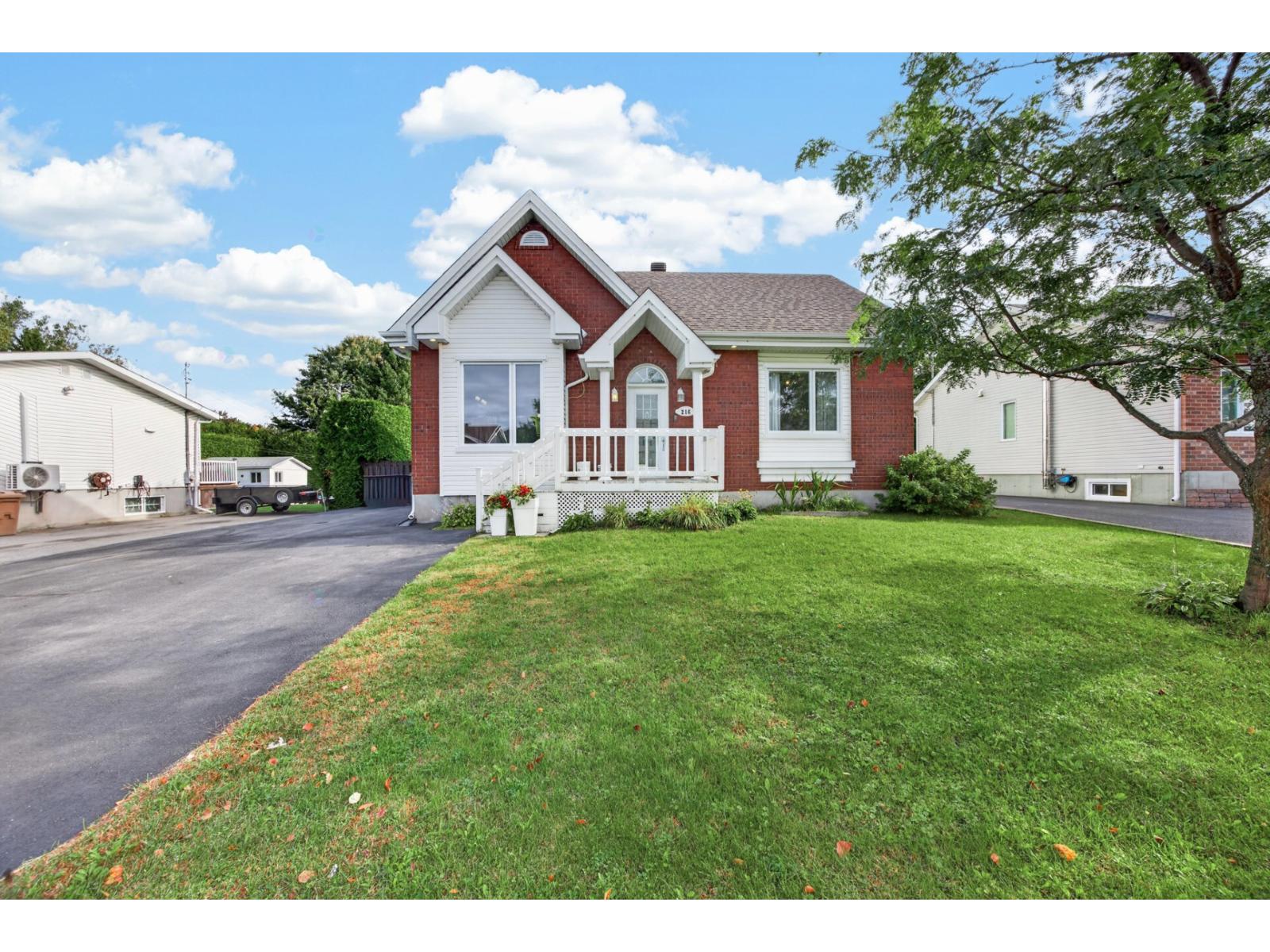 216 Rue David S. Photo de la propriété 1