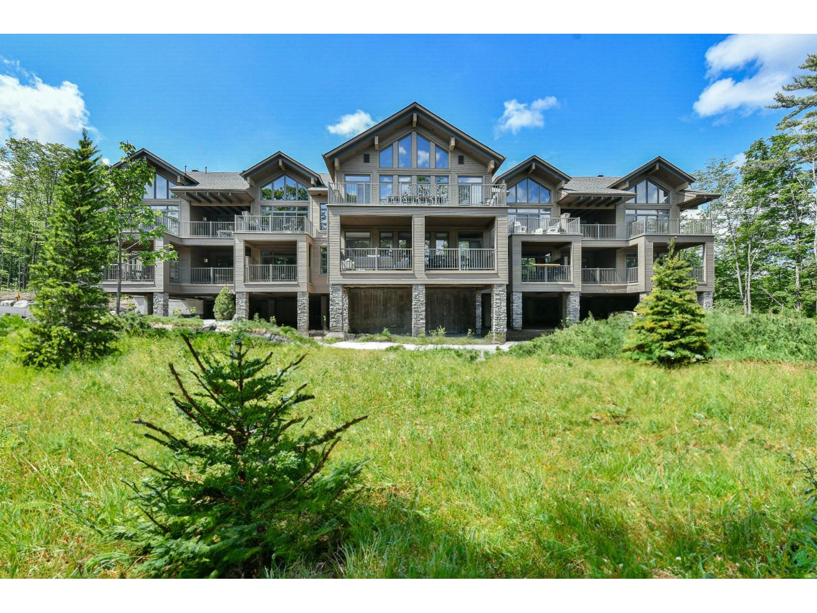 1045 Allée De Verbier, #203 Property Photo 1