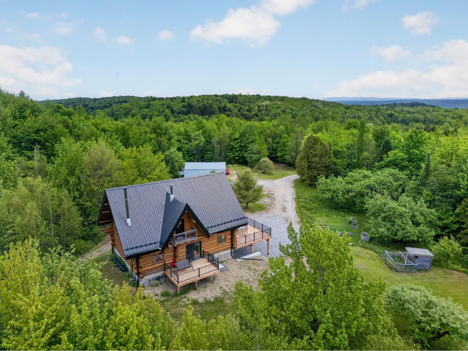 546Z Ch. du Grand-Brompton Property Photo 1