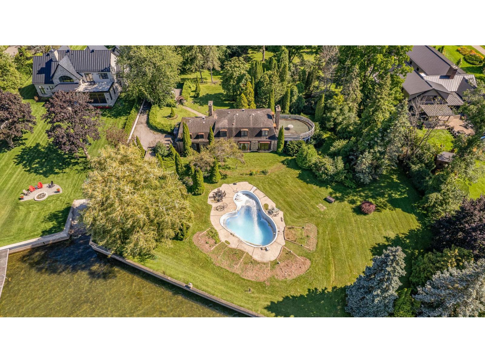 1403 Ch. Du Lac-St-Louis