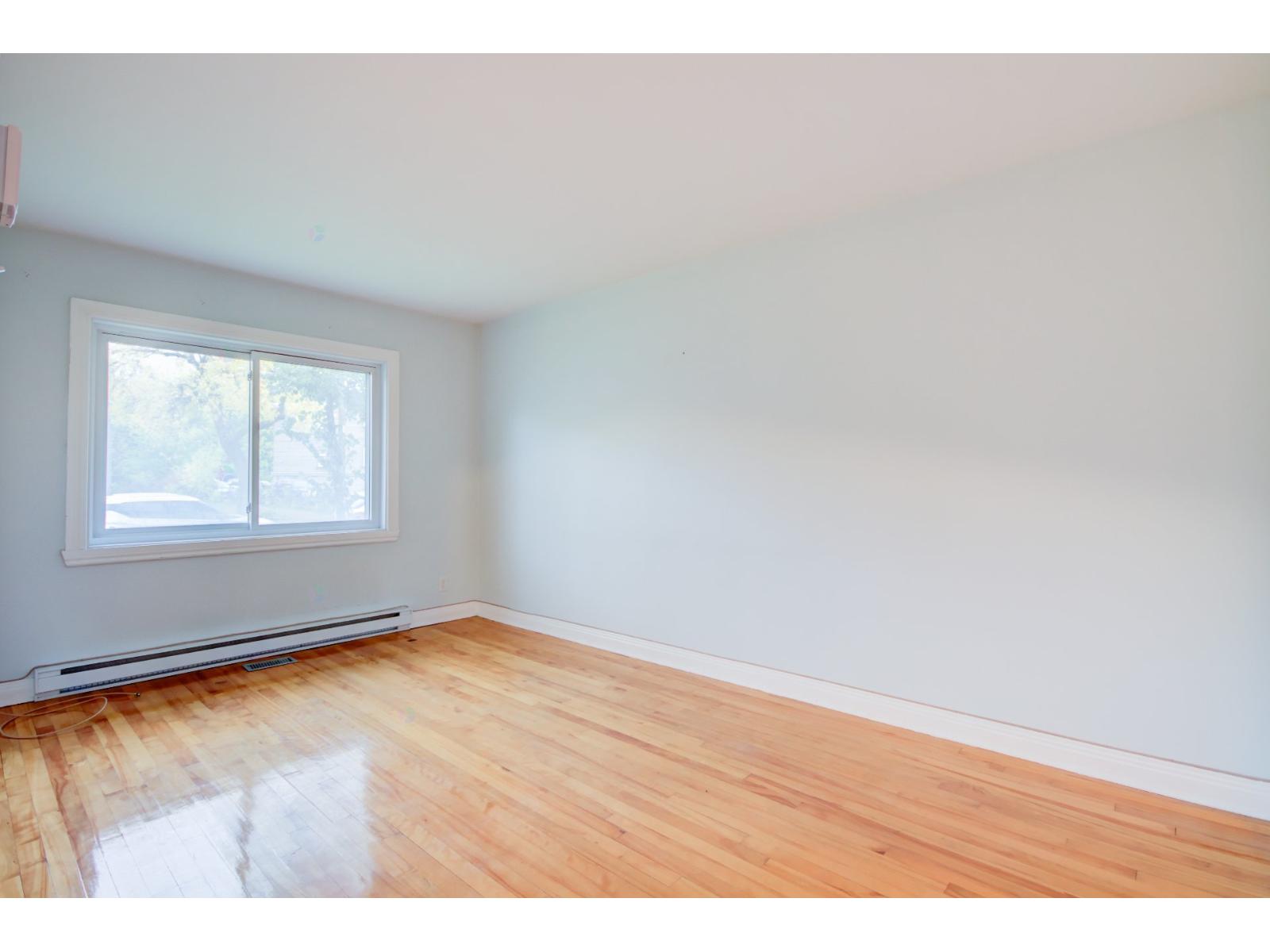 6645 20e Avenue Property Photo 2