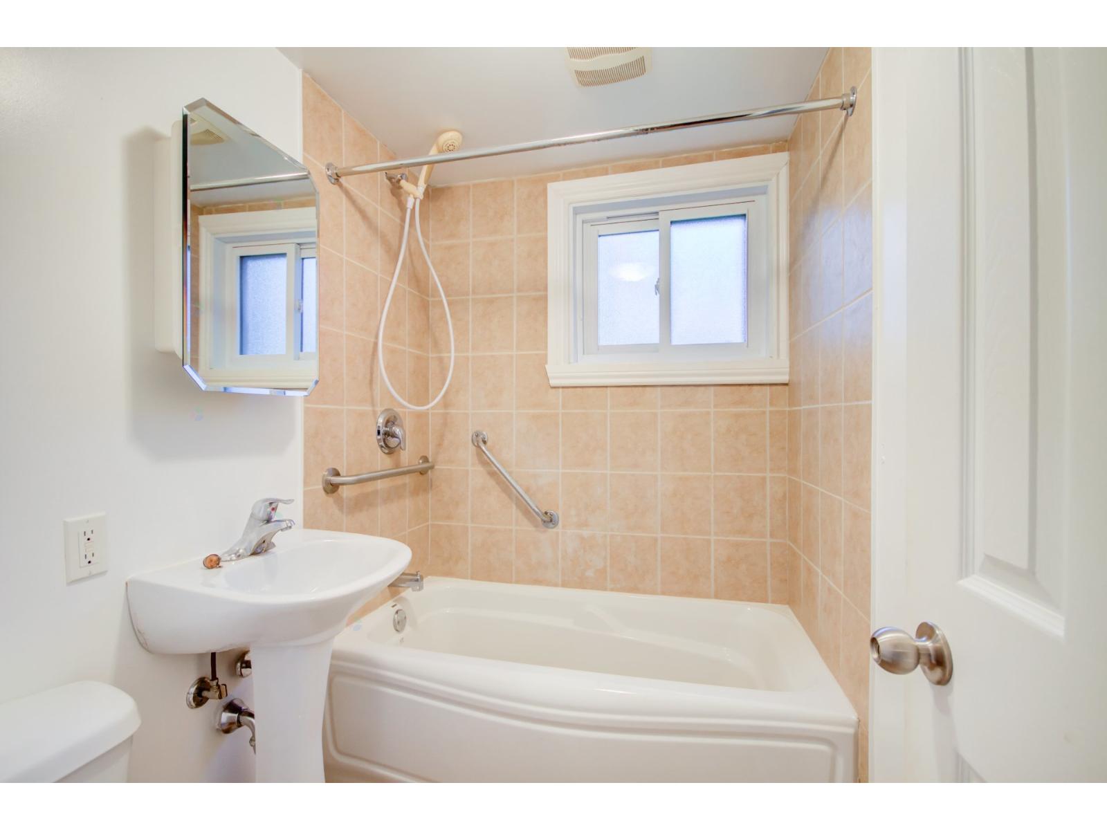 6645 20e Avenue Property Photo 9
