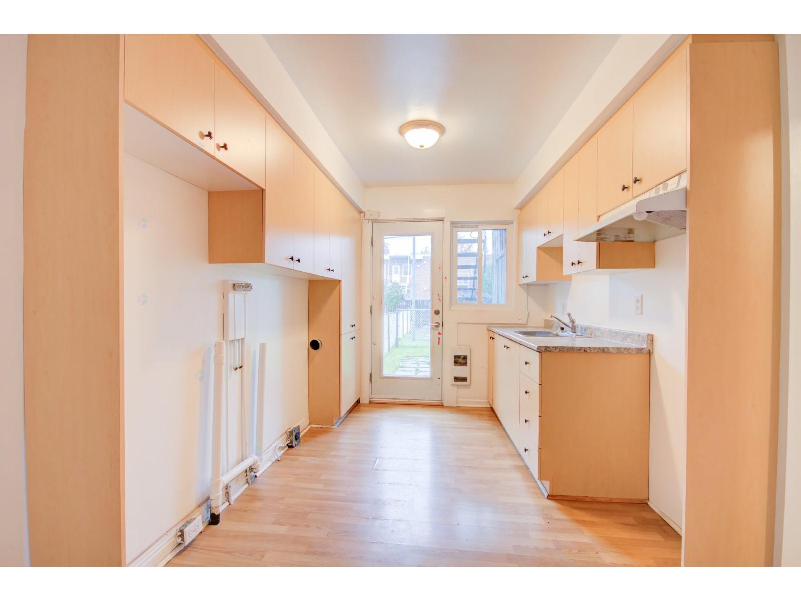 6645 20e Avenue Property Photo 11