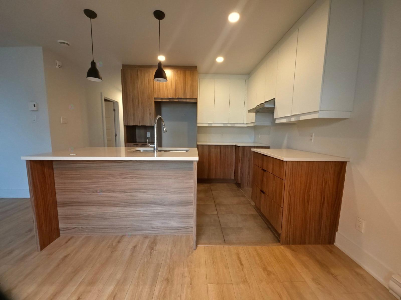 1880 Route Édouard-VII, #101 Property Photo 1
