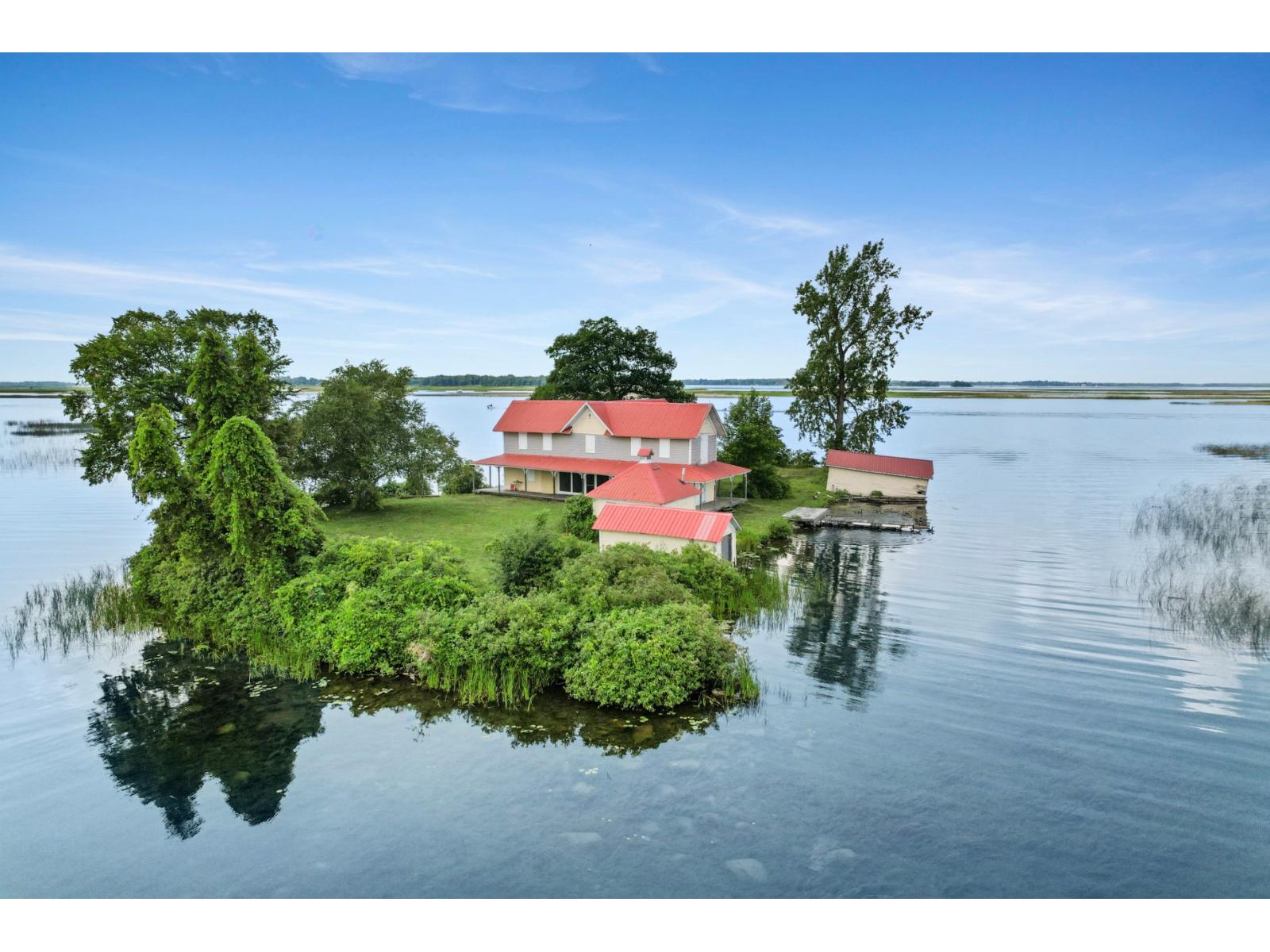 200 Île Fraser Property Photo 1