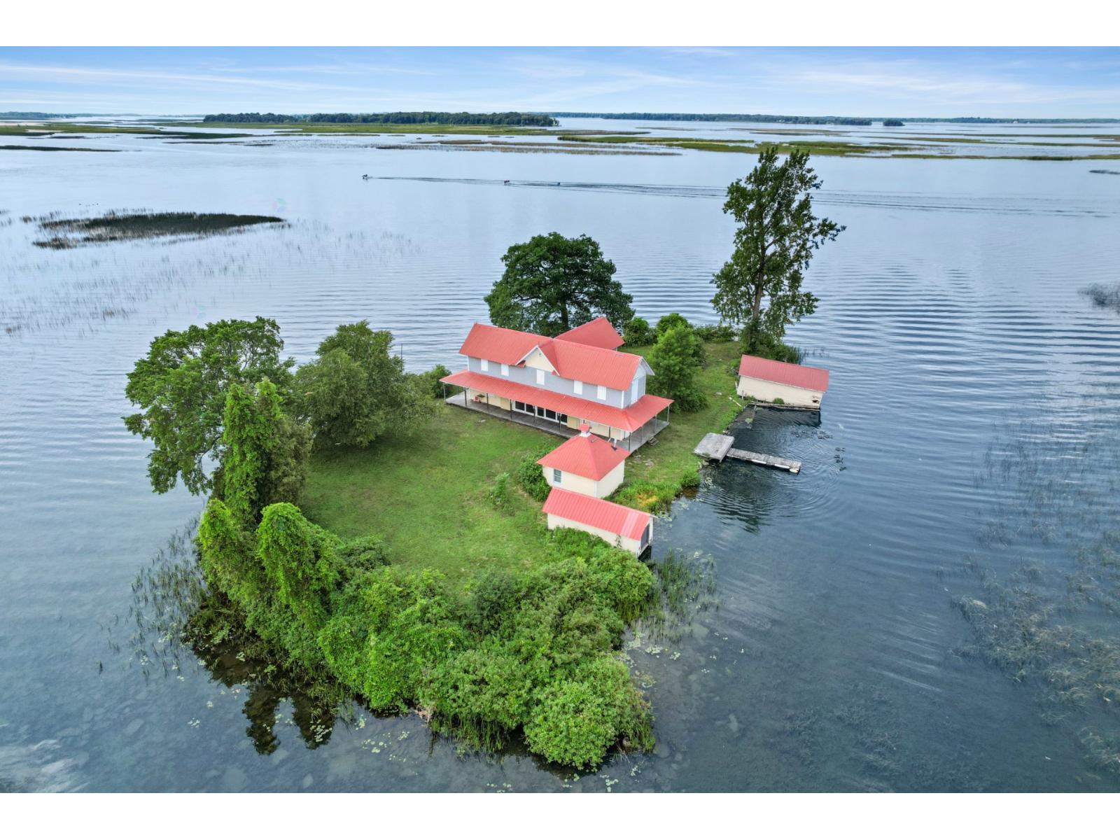 200 Île Fraser Property Photo 3