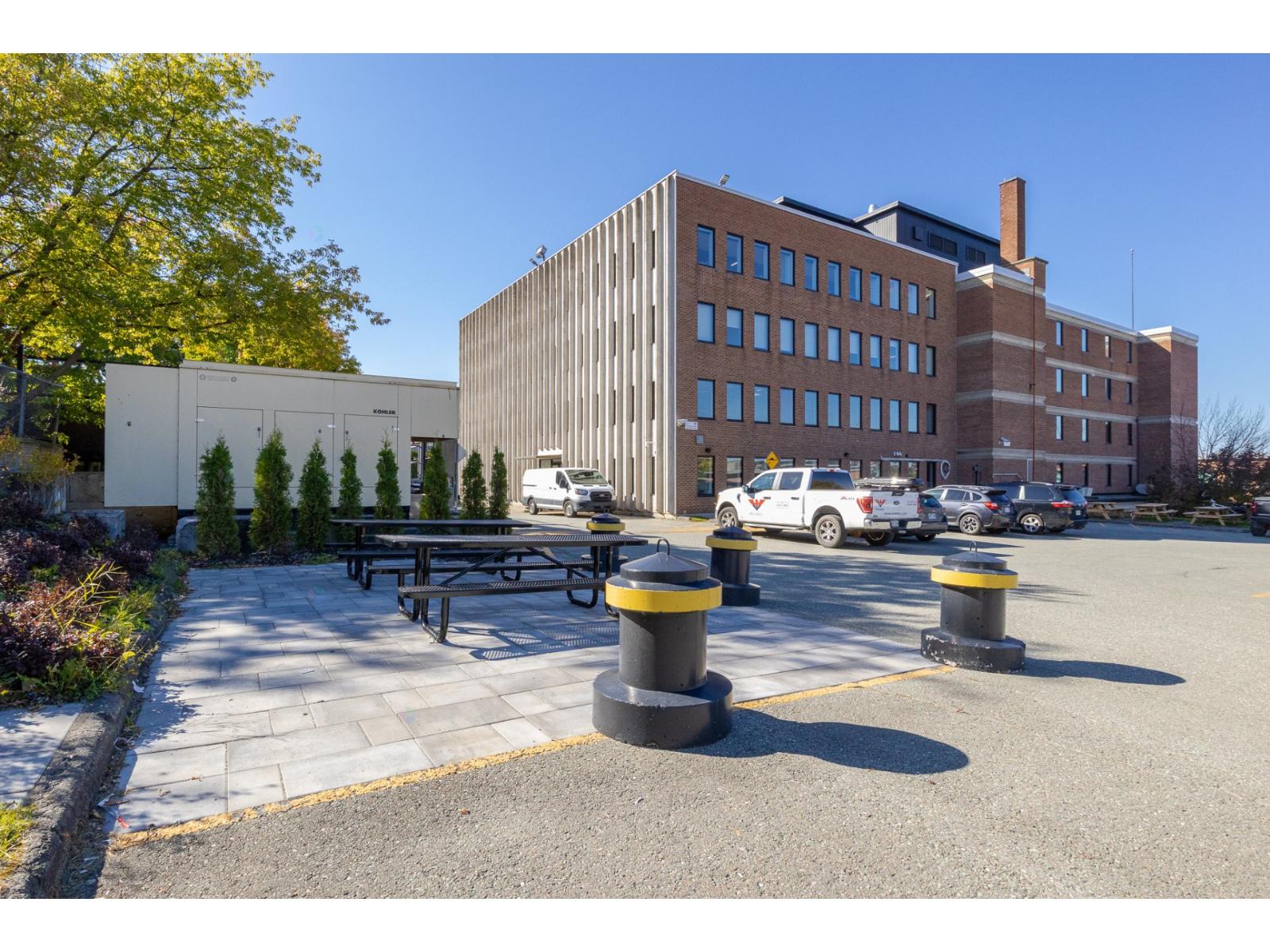 740 Rue Galt O., #105 Property Photo 1
