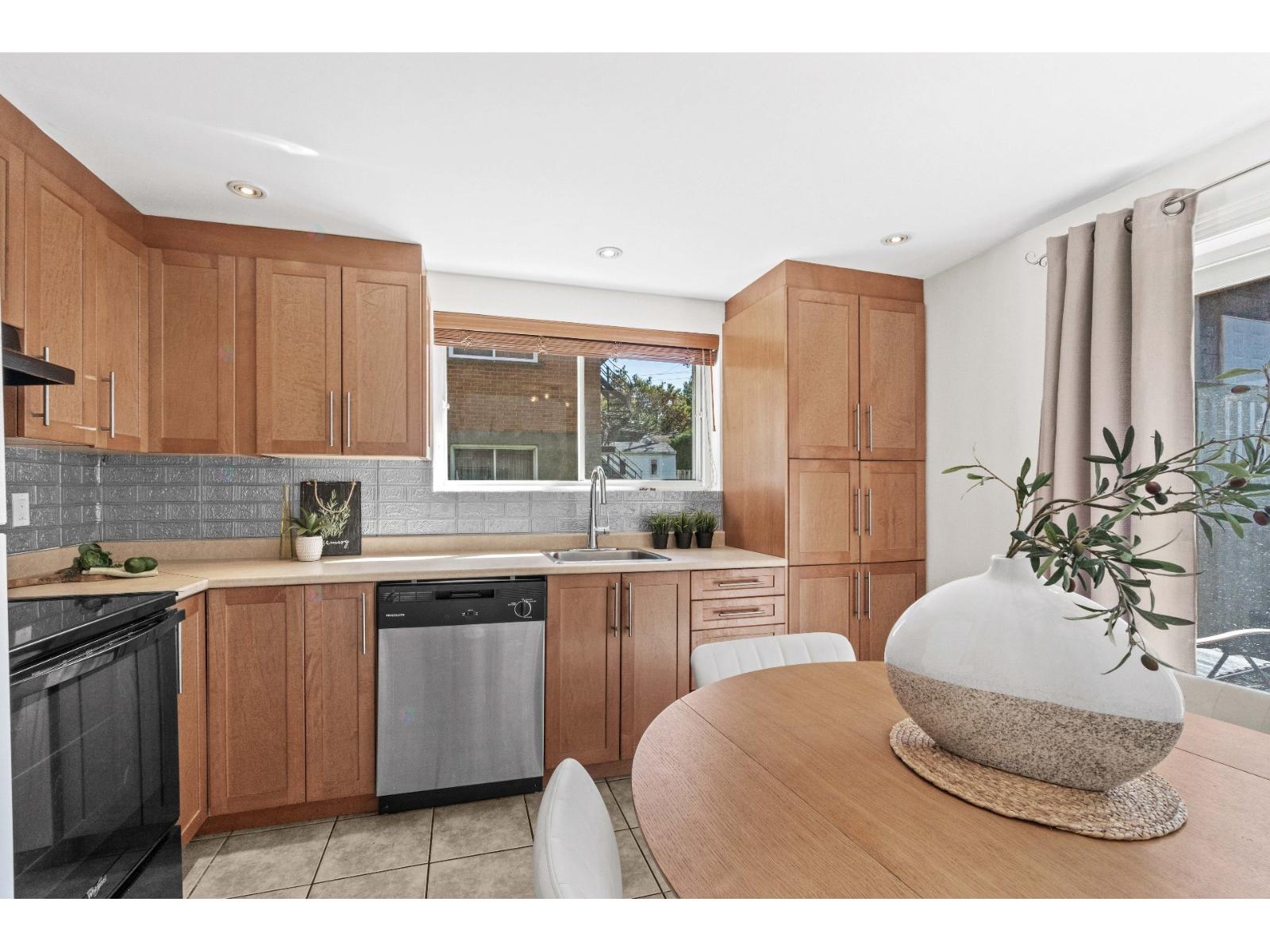 274 Rue Albert, #1 Property Photo 10