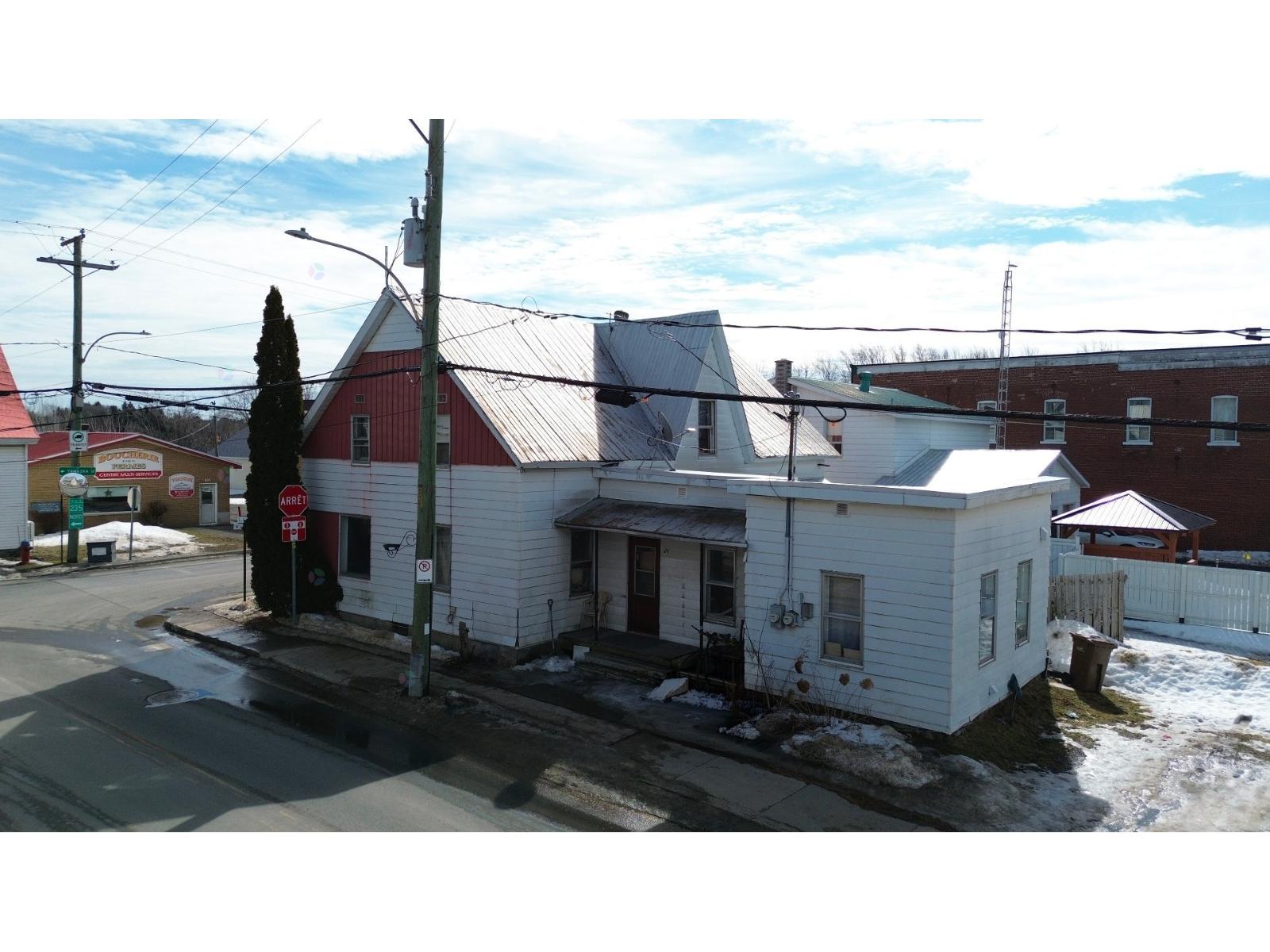 808-814 Rue Royale Property Photo 1