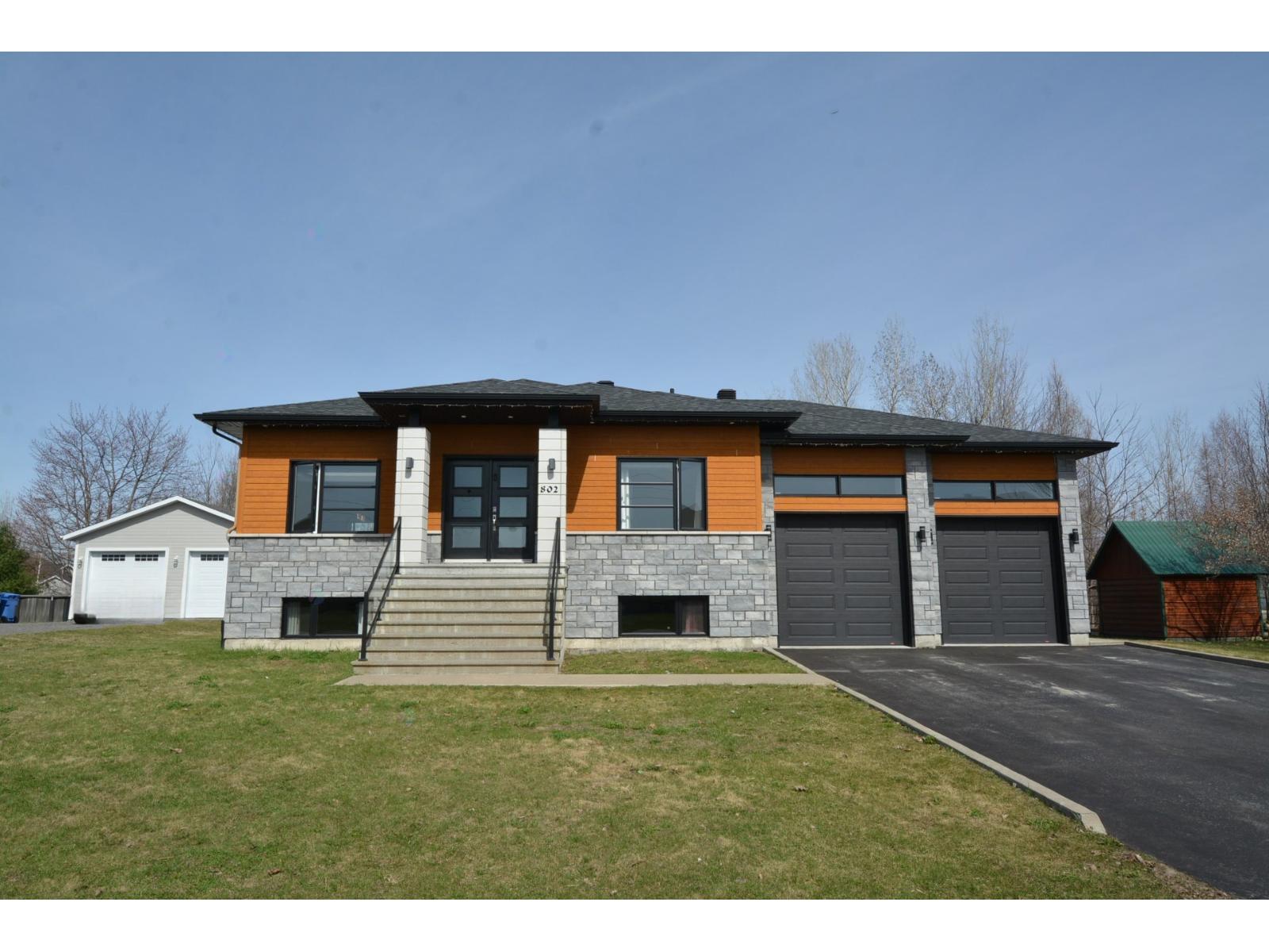 802 Rue Daniel-benoit Property Photo 1