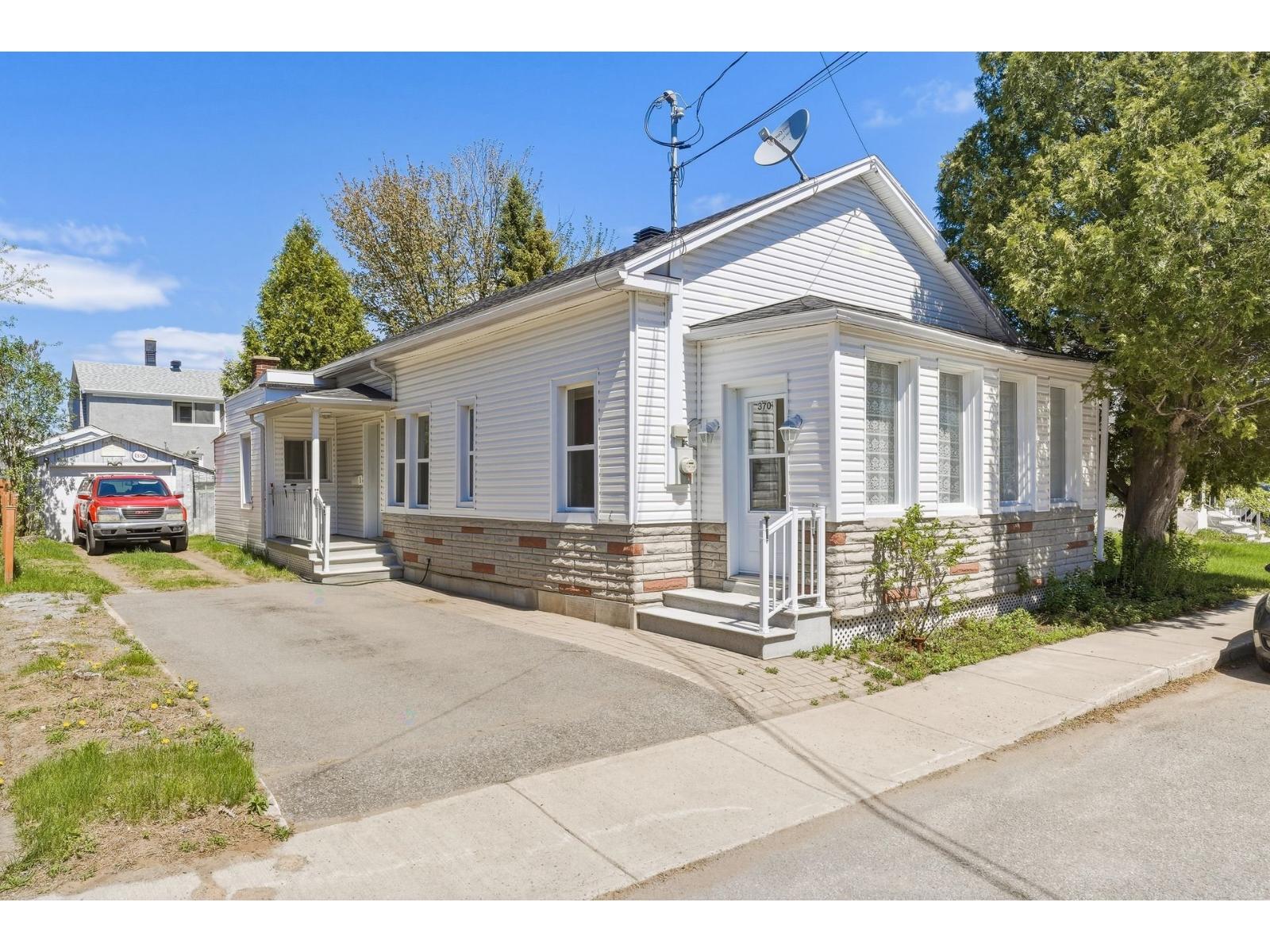 370 111e Rue Property Photo 1