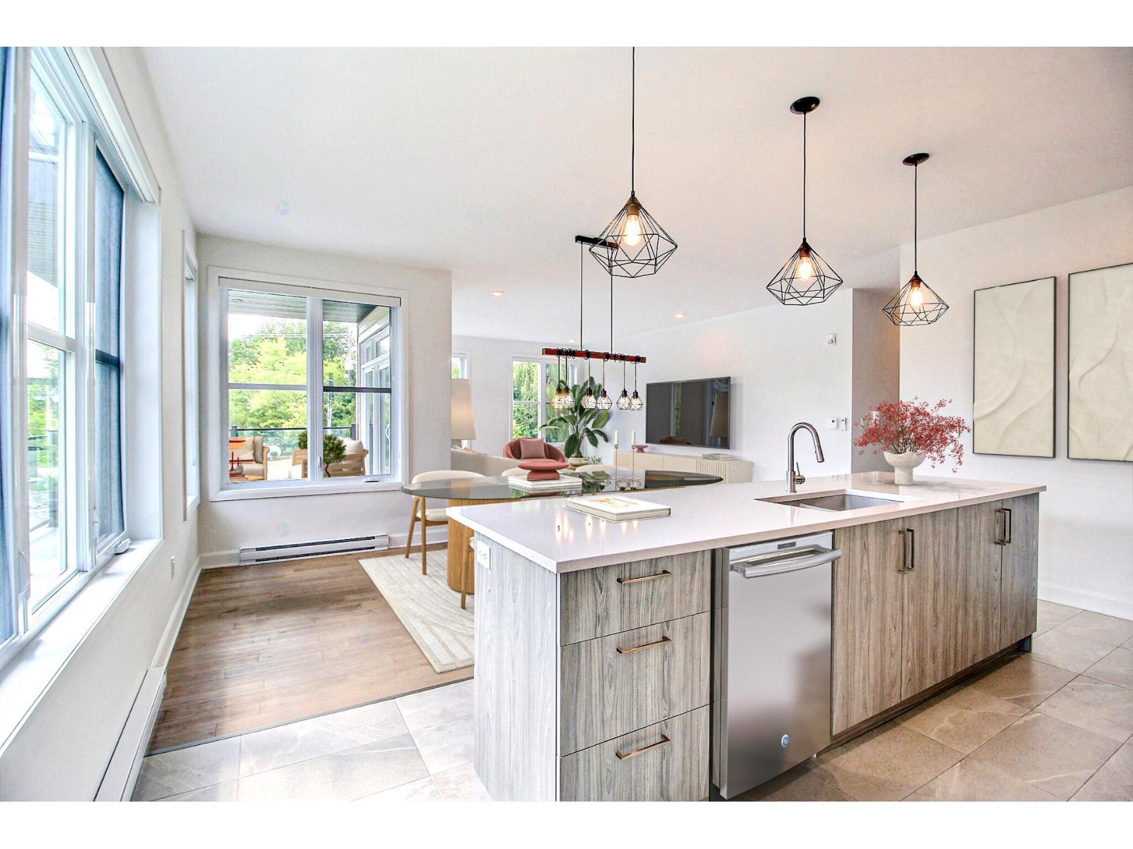 180 34e Rue O., #202