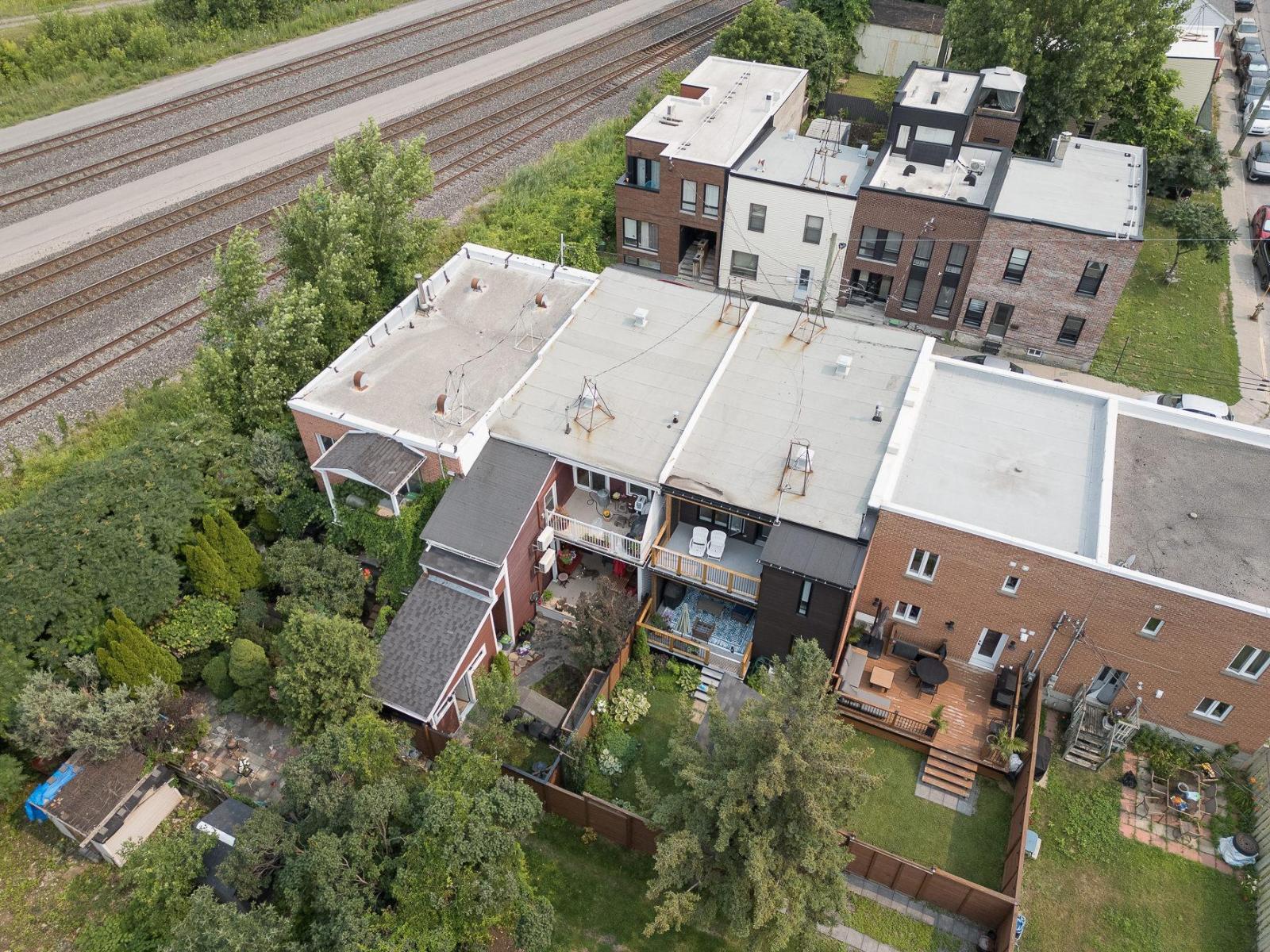 718-720 Rue Bourassa Property Photo 2