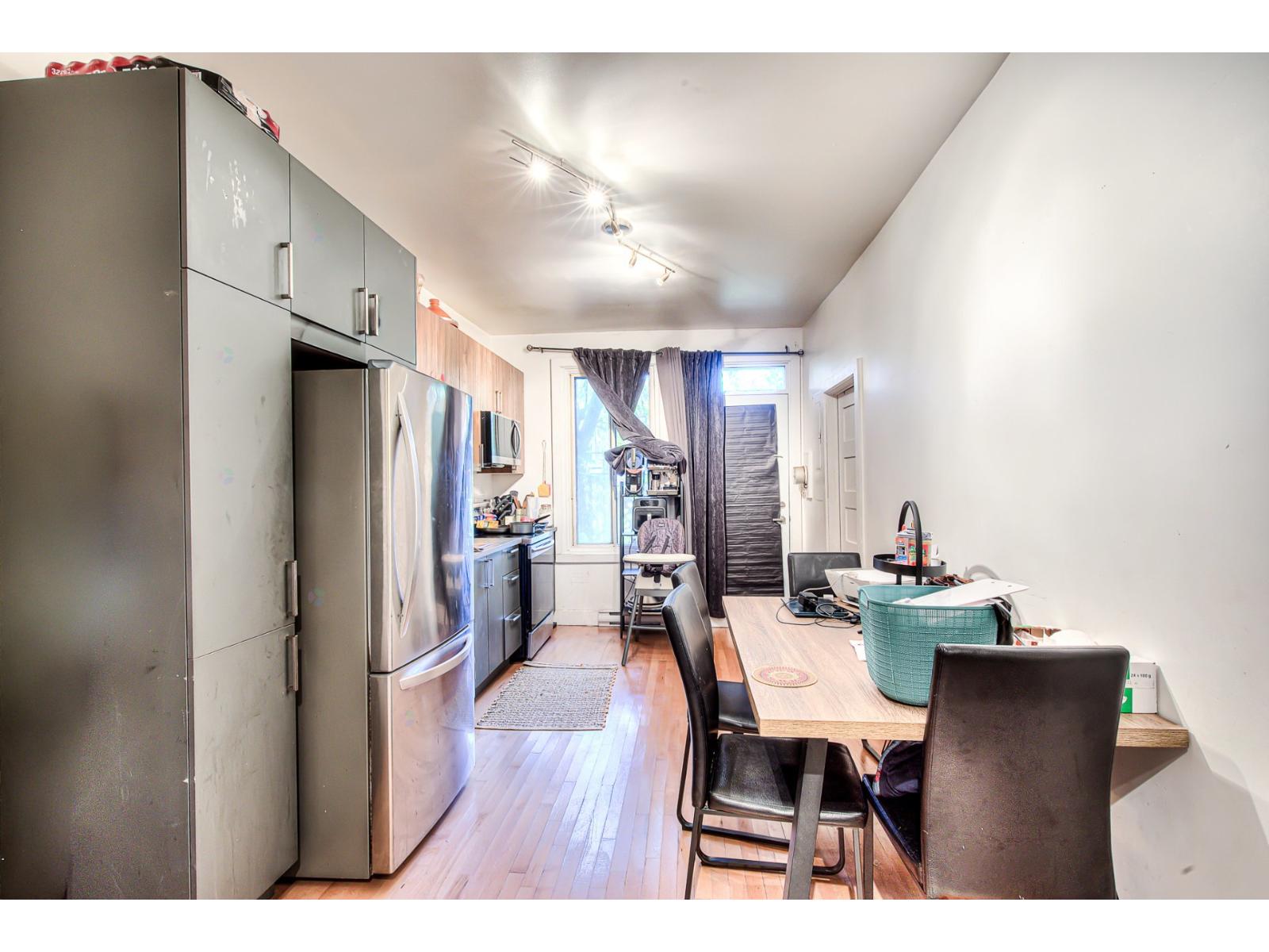7540-7550 Av. Querbes Property Photo 7