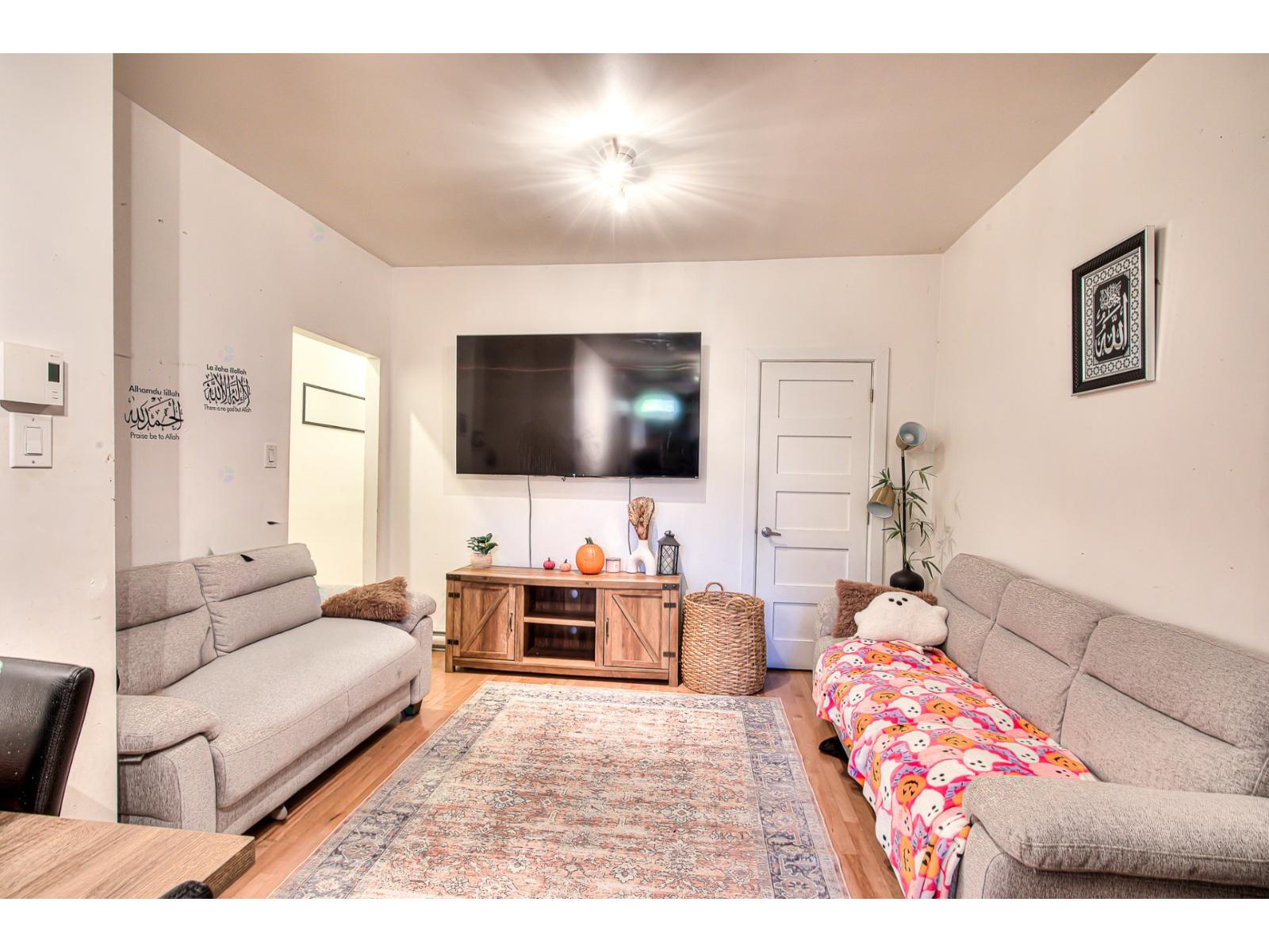 7540-7550 Av. Querbes Property Photo 10