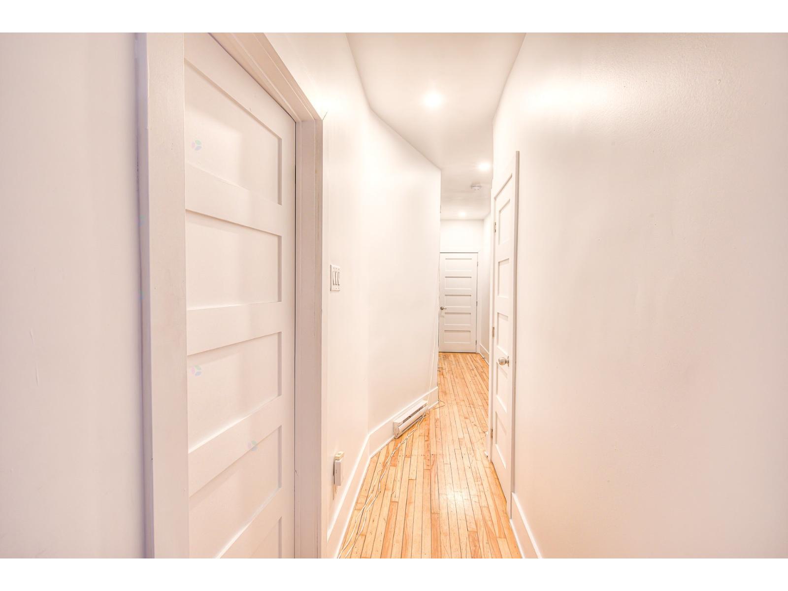 7540-7550 Av. Querbes Property Photo 12