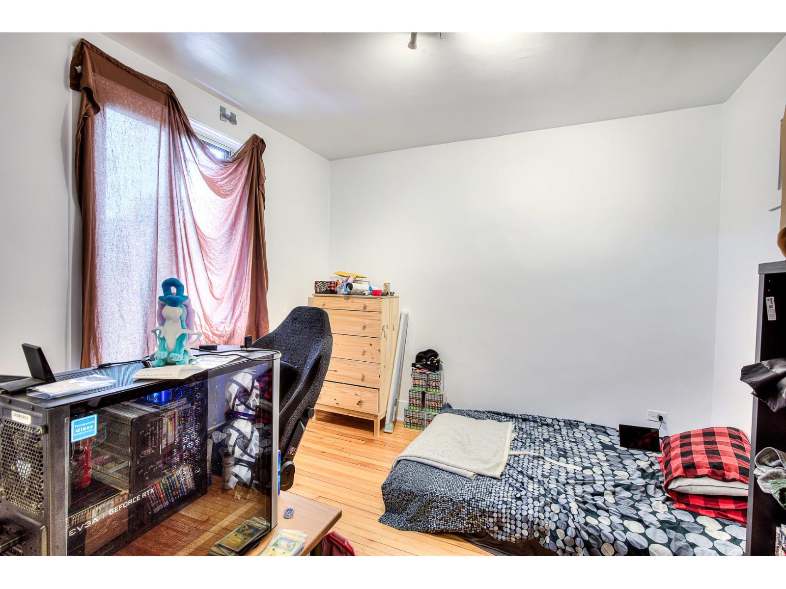 7540-7550 Av. Querbes Property Photo 13
