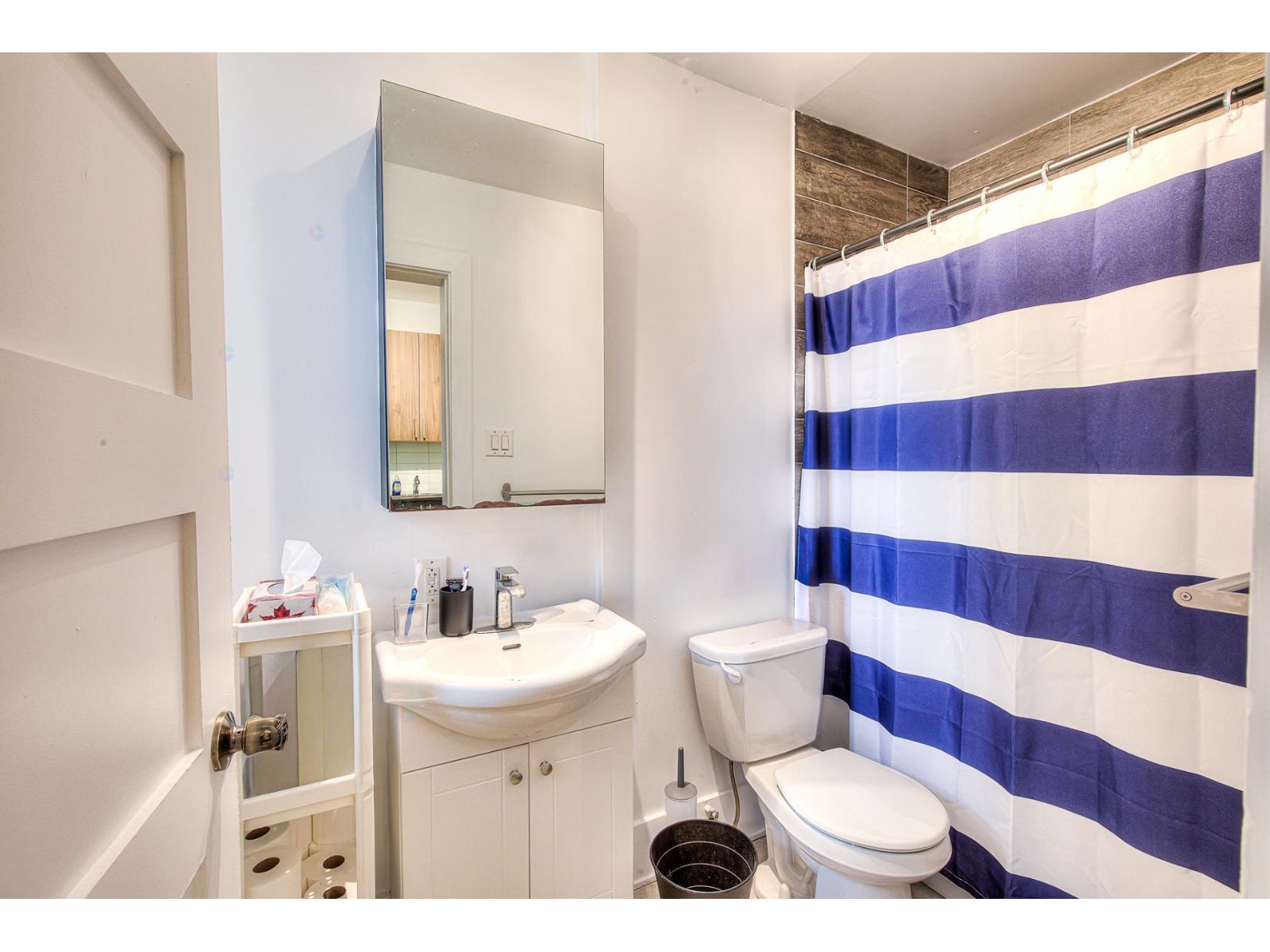 7540-7550 Av. Querbes Property Photo 18