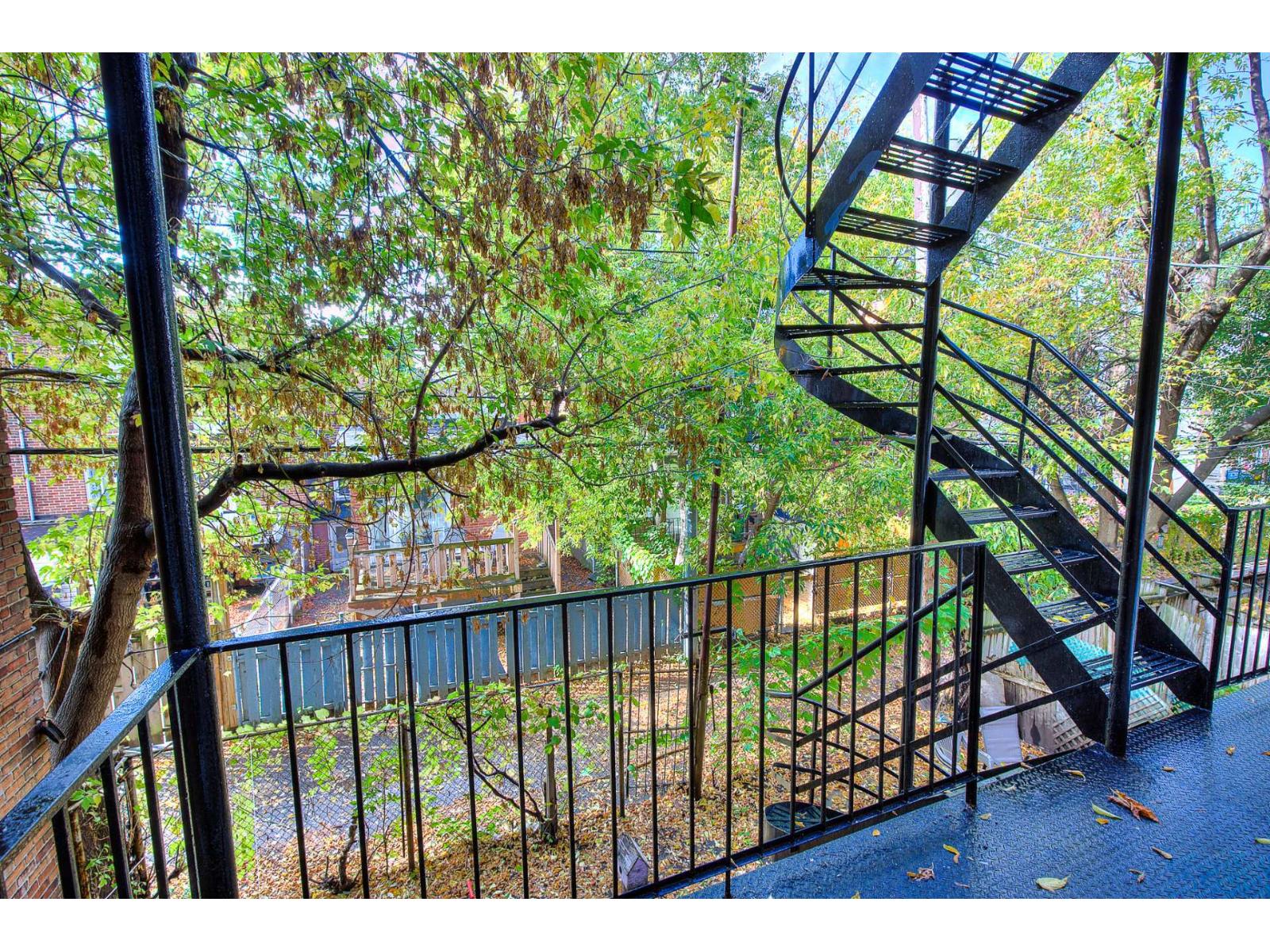 7540-7550 Av. Querbes Property Photo 19
